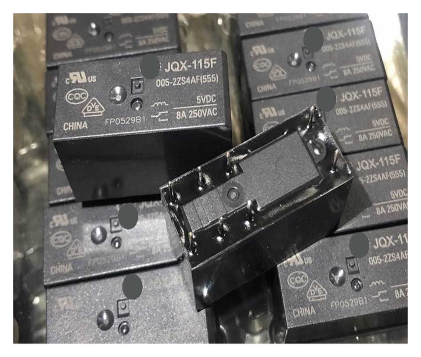 Relé JQX-115F 005-2ZS4AF para solucionar fallos en placas electrónicas 3