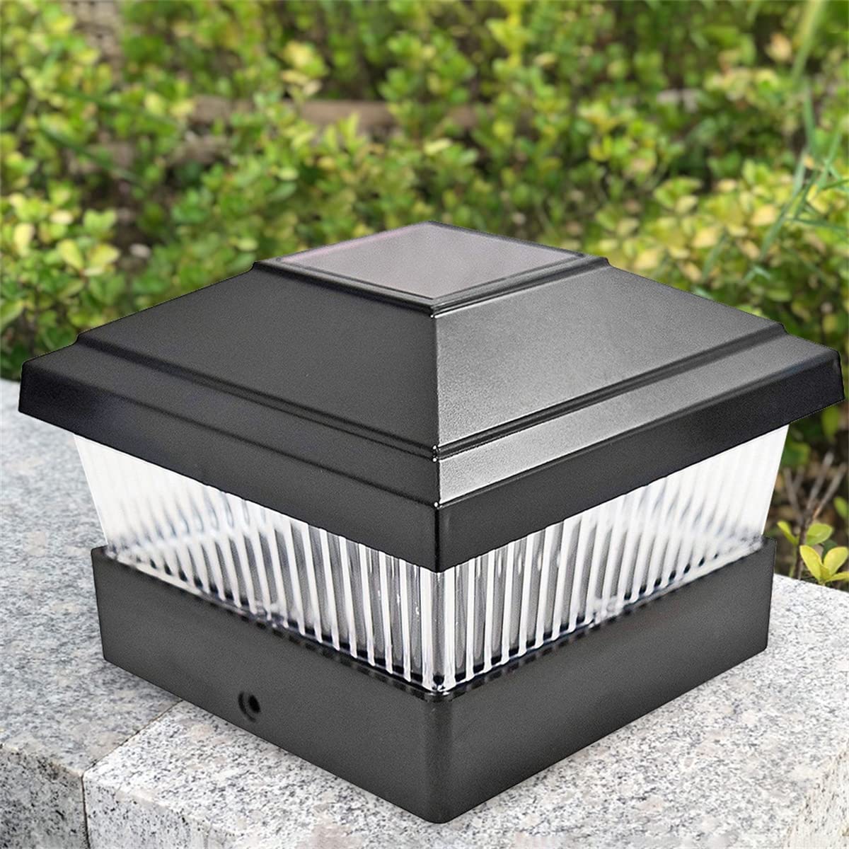 Lumières solaires de Chapeau de Poteau Lampes de Poteau extérieures Éclairage LED Chapeau de clôture Lumière Deux Modes d'éclairage, pour poteaux en Bois 4X4,Noir