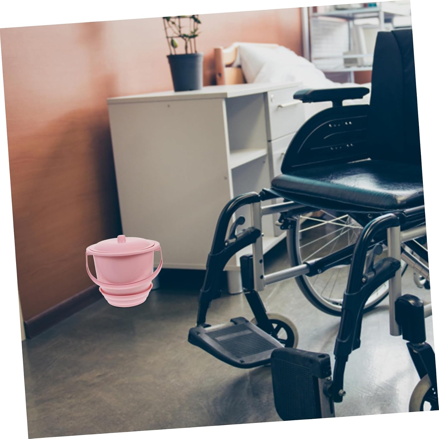 SOIMISS Thickened Portable Urine Bucket with Lid Handheld Night Spittoon Bedpan for Home Use Elderly Pregnant Women