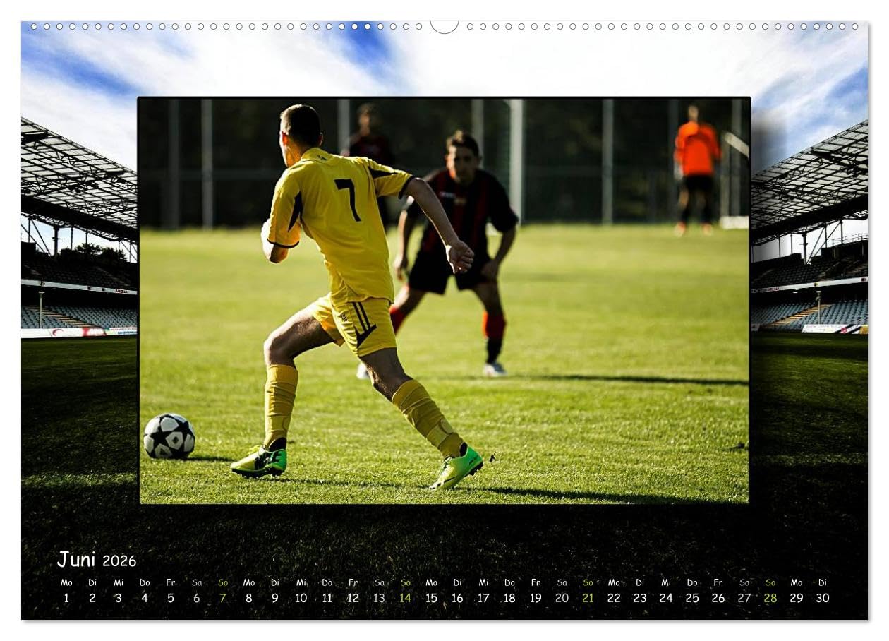 Fußball regiert die Welt (hochwertiger Premium Wandkalender 2026 DIN A2 quer), Kunstdruck in Hochglanz: Impressionen rund um den grünen Rasen (CALVENDO Sport)