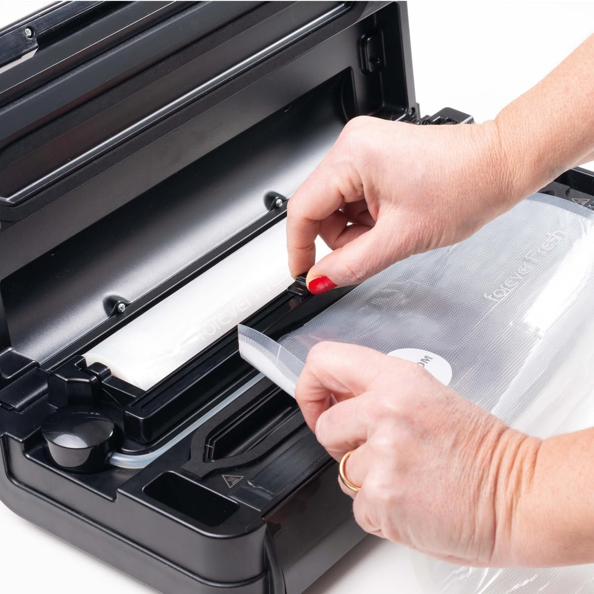 MACOM, Macchina Sottovuoto Professionale – Doppia Pompa di Aspirazione, 2 Barre Saldanti e Portarotolo Integrato, Struttura in Acciaio Brunito con Display LCD – Forever Fresh VAC8090