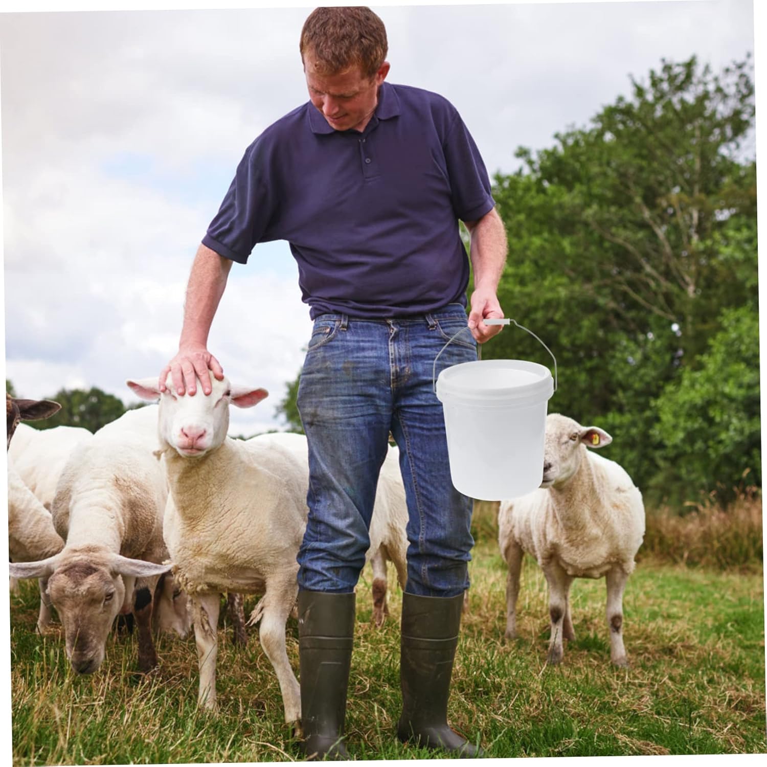 White Plastic Water Bucket Portable Utility Bucket Handle for Home Use Plastic Design for Cleaning Fishing and Storage