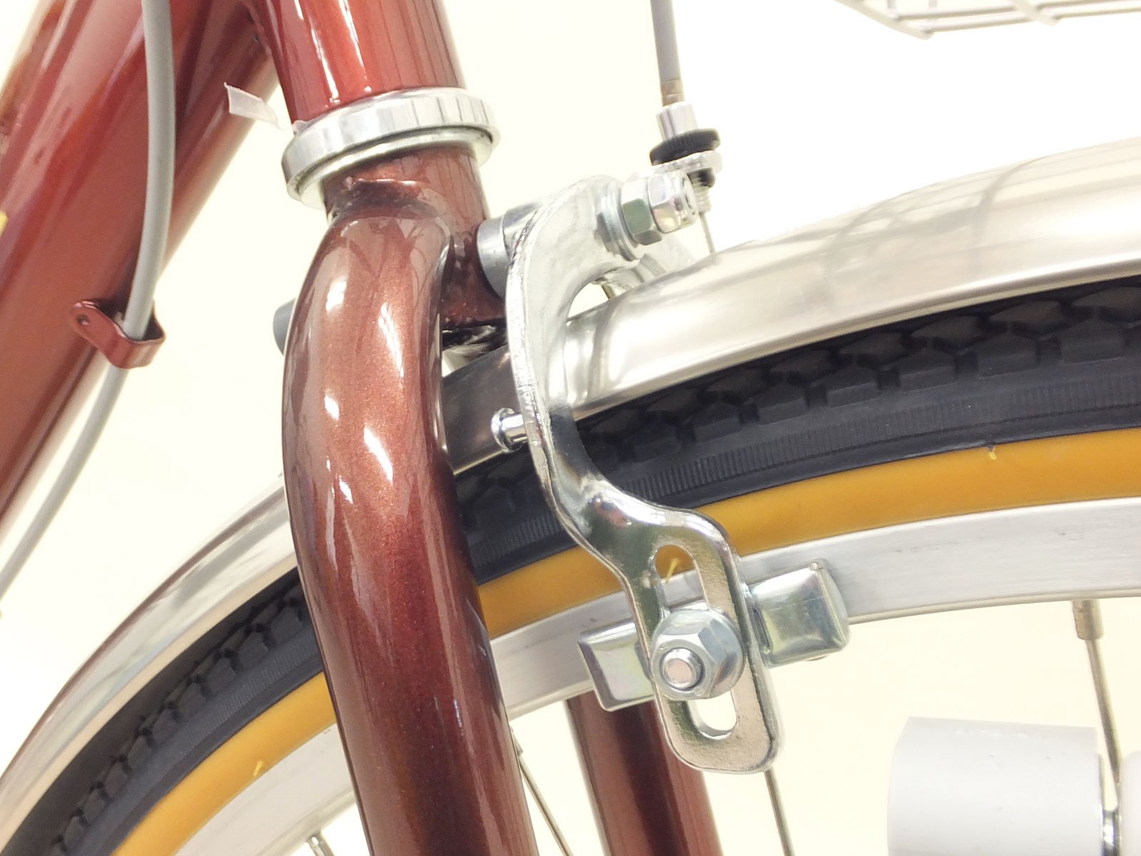 Amazon | ルーバン （LEUVEN） 27インチ ホワイト シマノ6段変速 LED