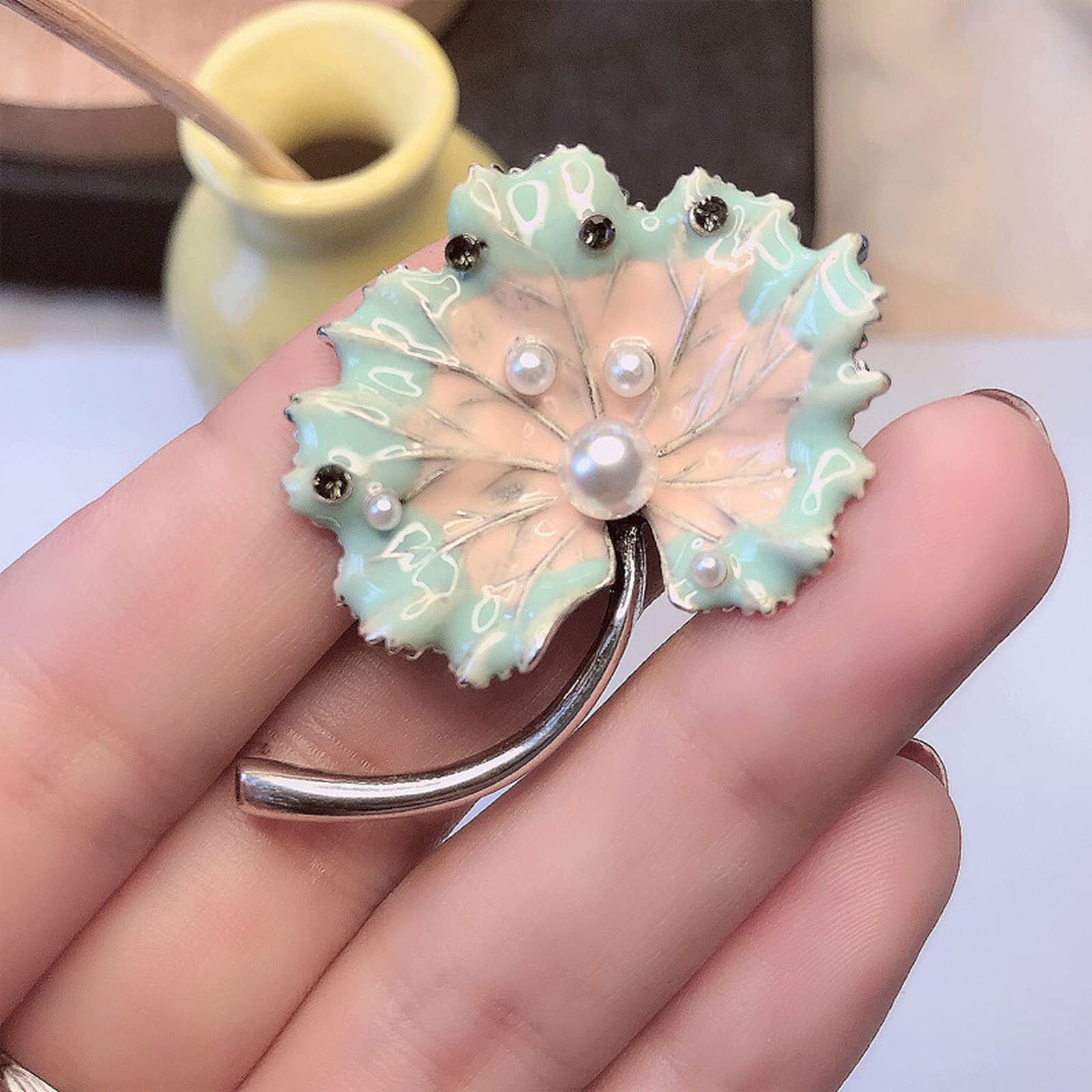 Broche feuille de perle, cadeau personnalisé pour vos proches