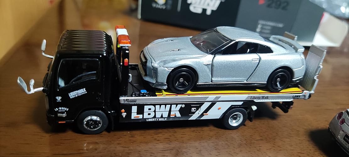 Amazon | MINI GT 1/64 Isuzu Nシリーズ (ELF) 車両積載車 LBWK