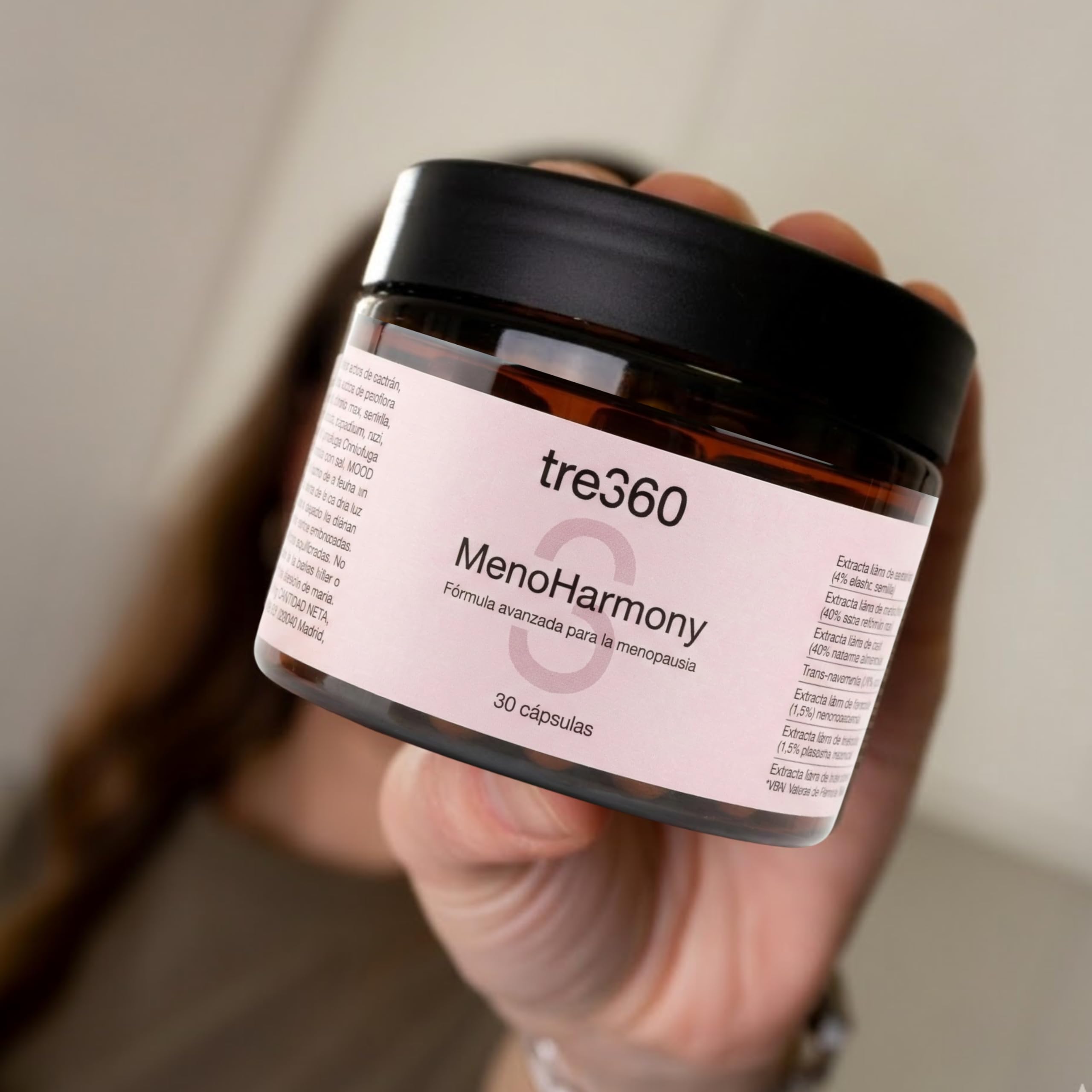 Tres60 - MenoHarmony - 30 Cápsulas - Complemento Alimenticio para Menopausia con Isoflavonas de Soja, Cimicífuga, Salvia, Pasiflora y Resveratrol - Equilibrio Hormonal, Bienestar Femenino