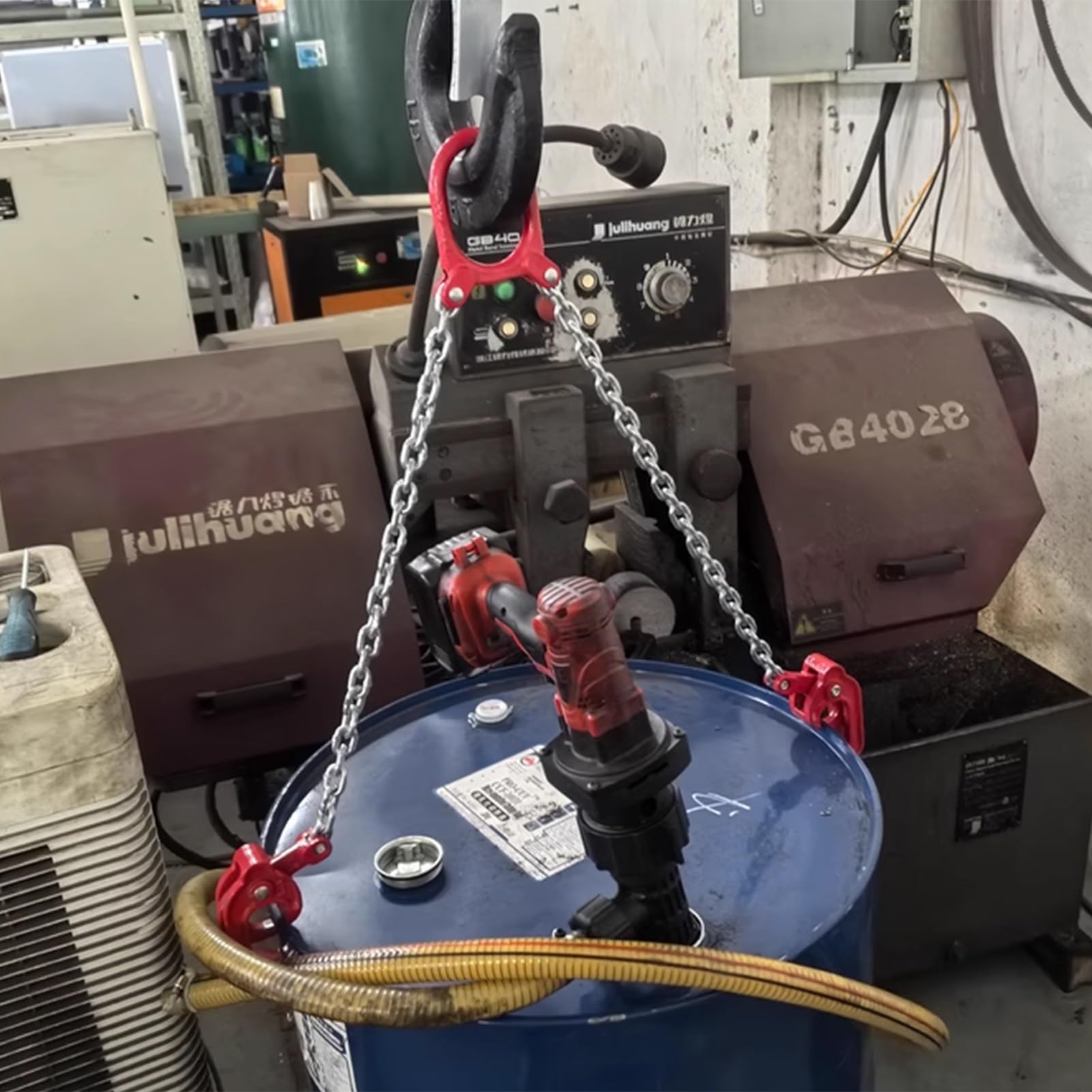 Metallfass-Hebeklemme (Tragfähigkeit: 1100 lbs), Ölfass-Hebeklemme mit Kettengehänge, selbstverriegelnde Fasshebezange für Gabelstapler/Hebezeug/Kran