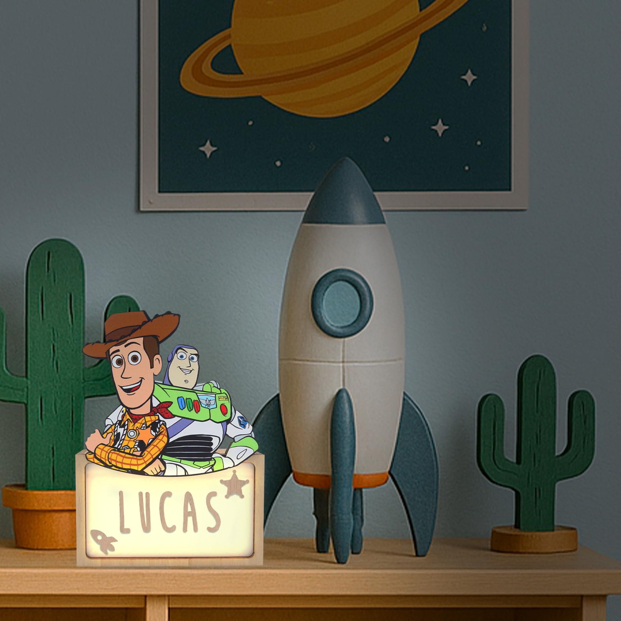 WONDEE Disney Spersonalizowana lampka nocna dla dzieci i niemowląt Buzz Lightyear i Woody, dekoracja pokoju dziecięcego, prezent Disneya, dla chłopca i dziewczynki