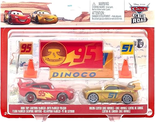 Disney Cars 2022 - Paquete de 2 con banderas y letreros del equipo de carrera: (Road Trip Lightning McQueen y Racing Center Cruz Ramírez Dinoco RS