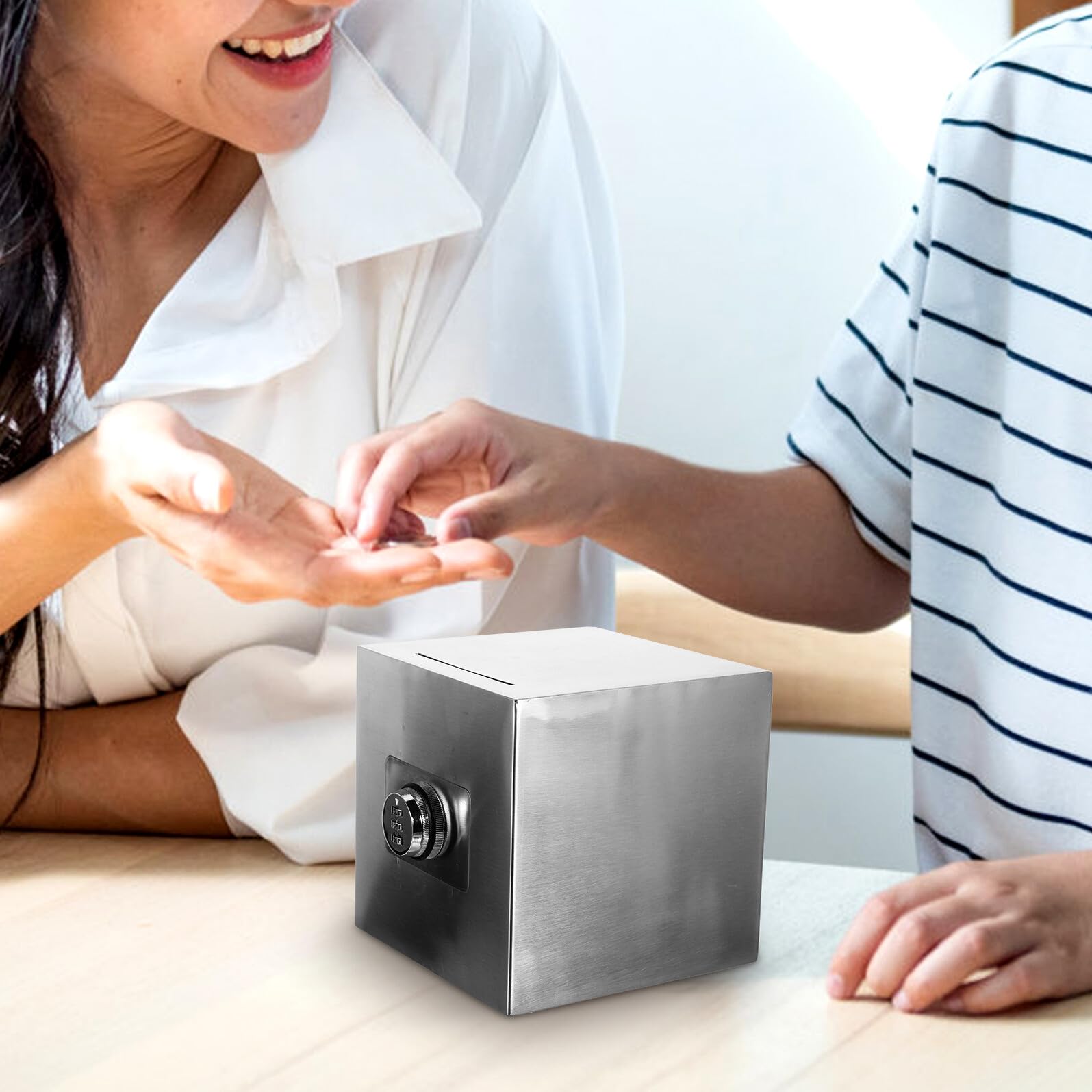 Tirelire en Acier Inoxydable avec Serrure pour Adultes et Garçon et Filles, Grosse Capacité, Facile à Stocker, pour Économiser des Pièces en Toute Sécurité