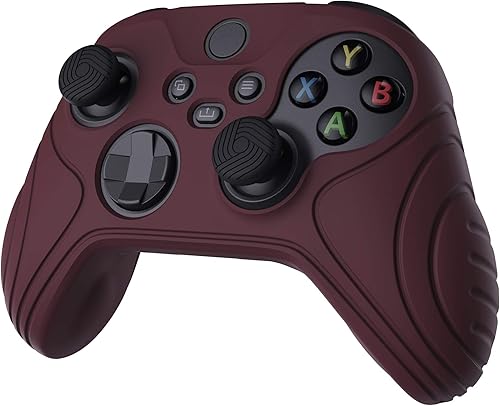 Vista 5 de eXtremeRate PlayVital Samurai Edition - Funda protectora ergonómica de goma suave para control de color rojo vino con tapas negras para el pulgar