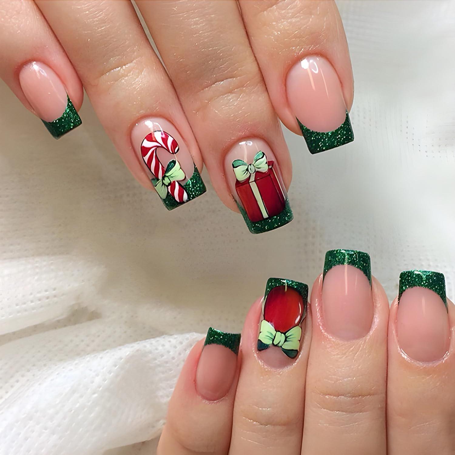 Christmas Press On Nails Short Square Fake Glitter Green Edge French Designs Candy Cane Pattern Full Cover Glue On False Xmas Winter Decorations for