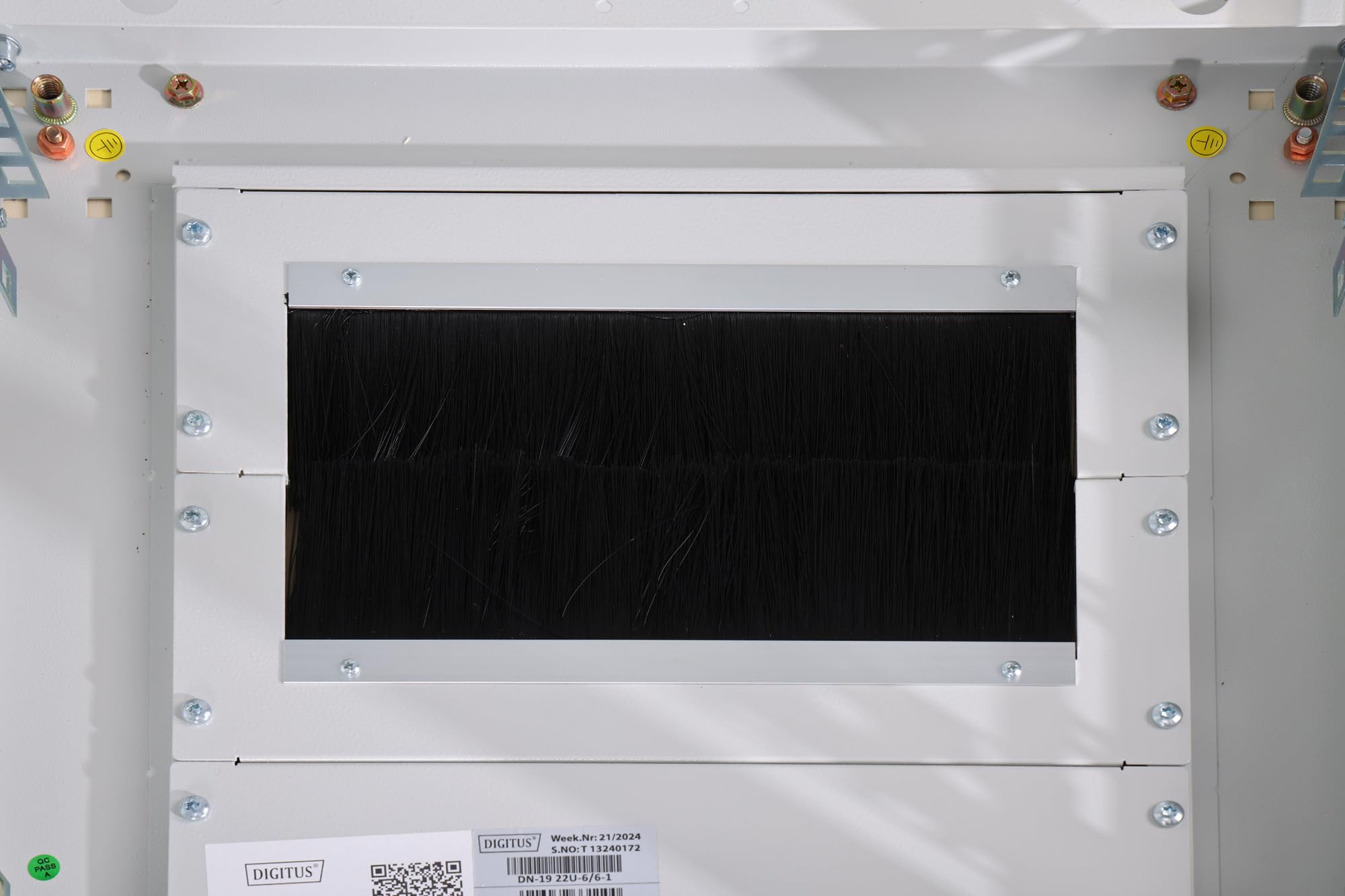 DIGITUS Armadio di rete – Rack da 19 pollici – 22U – 60x60 cm – Profondità utile 54,3 cm – Portata 1200 kg – Autoportante – Porta in vetro – Grado di protezione IP20 – Serie Unique – Grigio