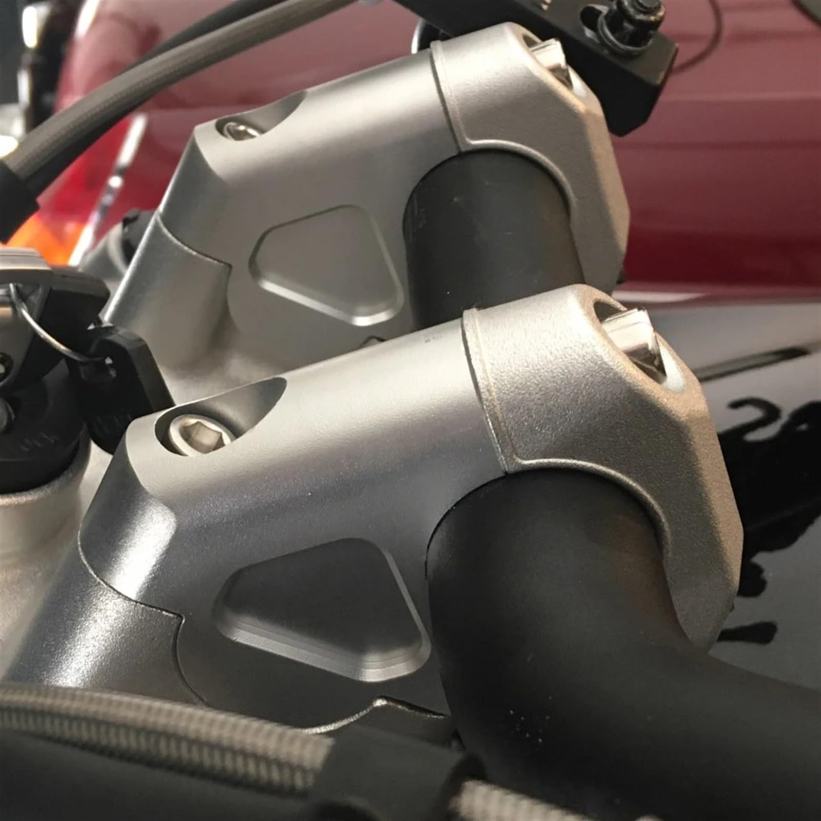 Manubrio Riser Morsetto Per BMW S 1000 XR S1000 R 1250 RT 1200 R1250 R1200 S1000XR R1250RT R1200R R1250R Manubrio Riser Circa Aumento 38mm Manubrio Riser Manubri Moto(Argento)
