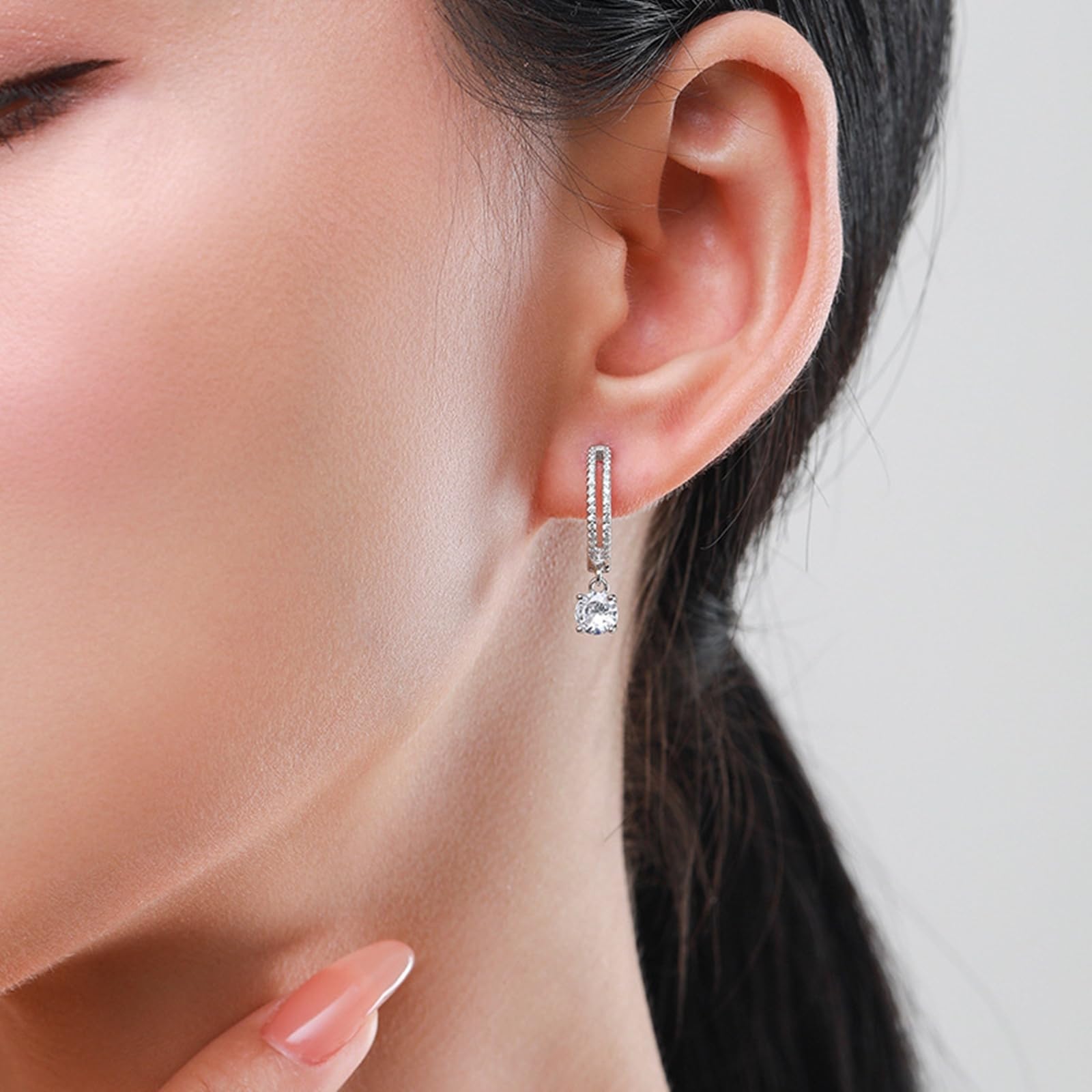 Wycian Pendientes apilables para mujer con moissanita blanca, aretes de aro dorados para mujer, círculo hueco