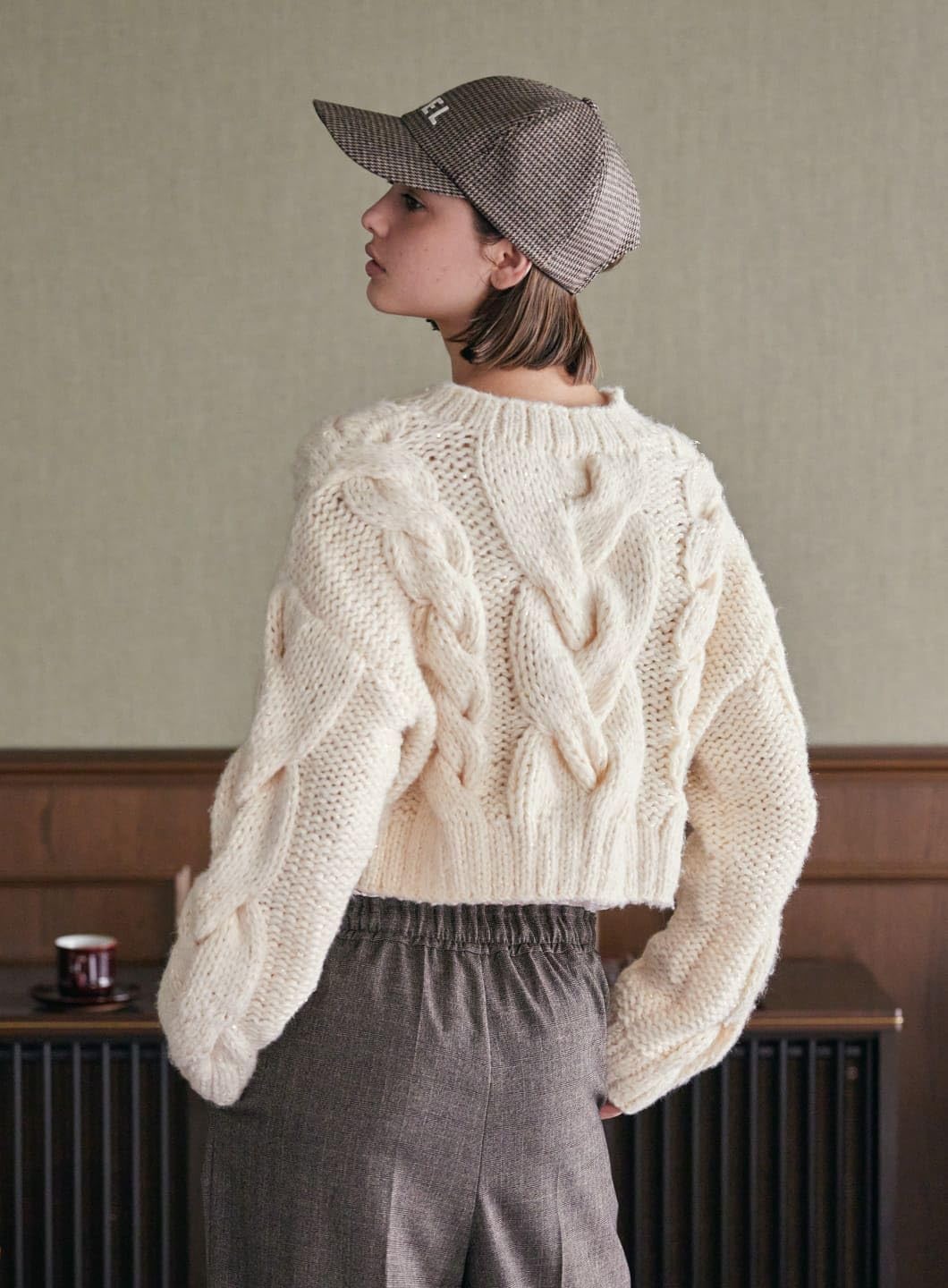 新品 COEL 手編みワイドケーブルニット アイボリー Amazon | [コエル] セーター 手編みワイドケーブルニット レディース