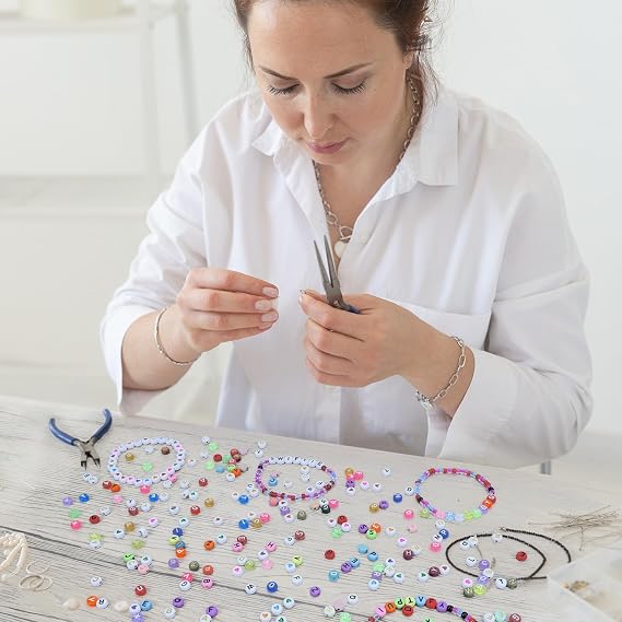 ZHIYUXI 1500PCS Gold Letter Beads Round Alphabet Beads for Bracelets