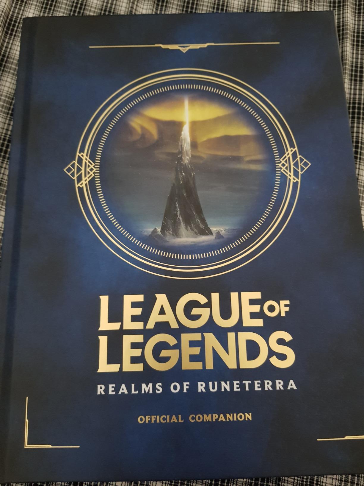 League of Legends: Realms of Runeterra (Official Companion) : Games ...