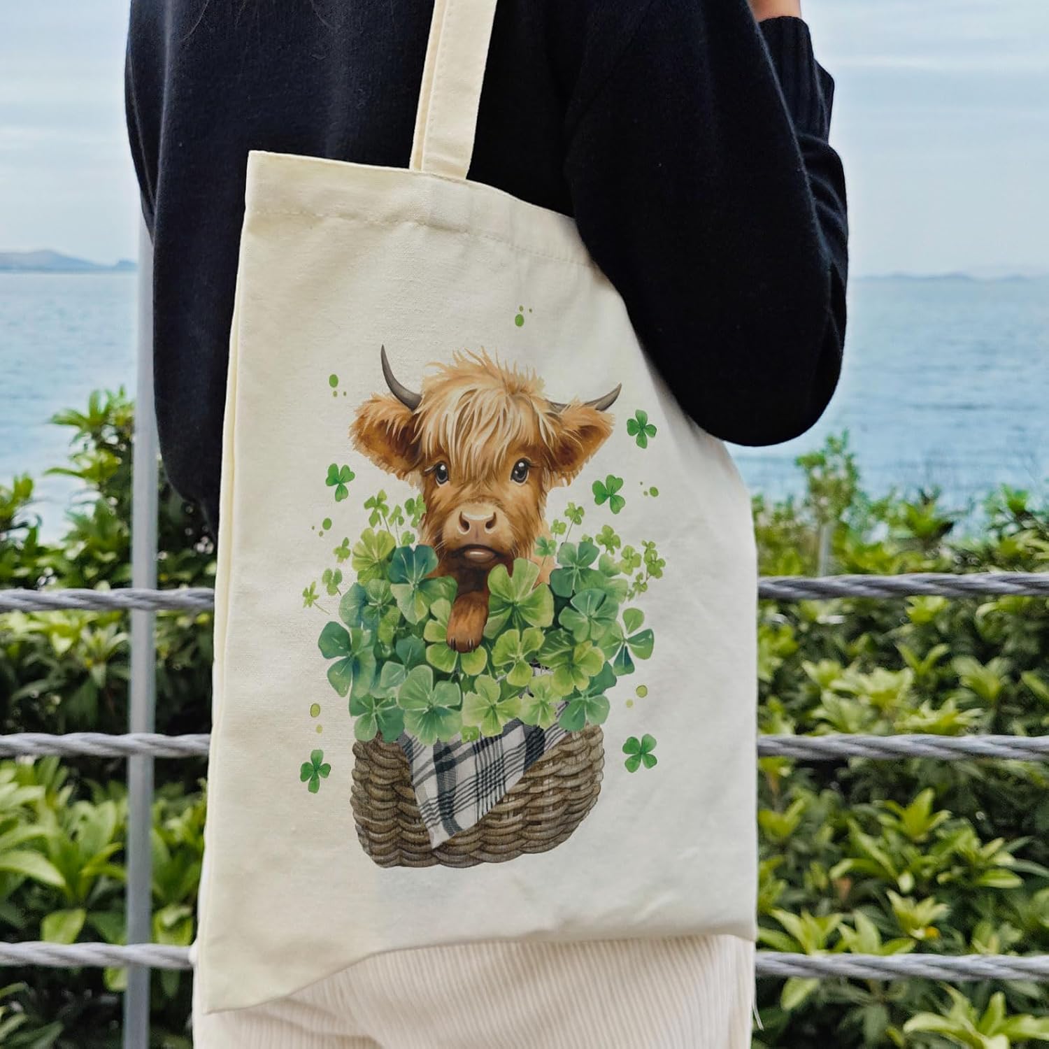 Dlzdn St Patricks Day Highland Cow Tote Bag For Women Aesthetic Shamrocks Clovers Tote Bag Shopping Grocery Bag Beach Bag Gifts for Women Teacher Bag Reusable Grocery Bag - Image 4