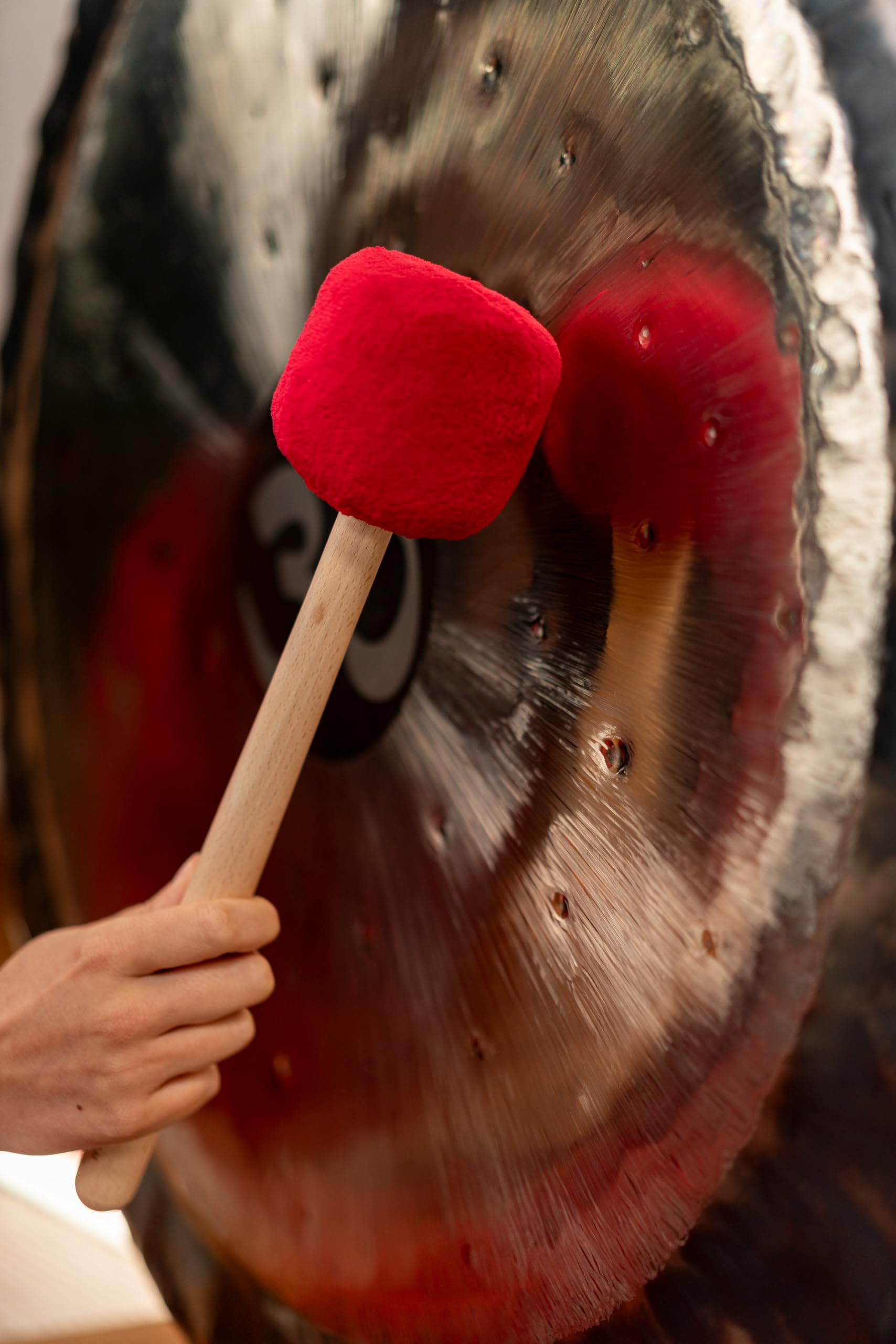 Sonic Energy Gong Mallet Medium – Mallet rosso con impugnatura in faggio – Per suonatori di gong, meditazione, percussioni – Lana di pecora, pile sintetico (MGM-M-R)