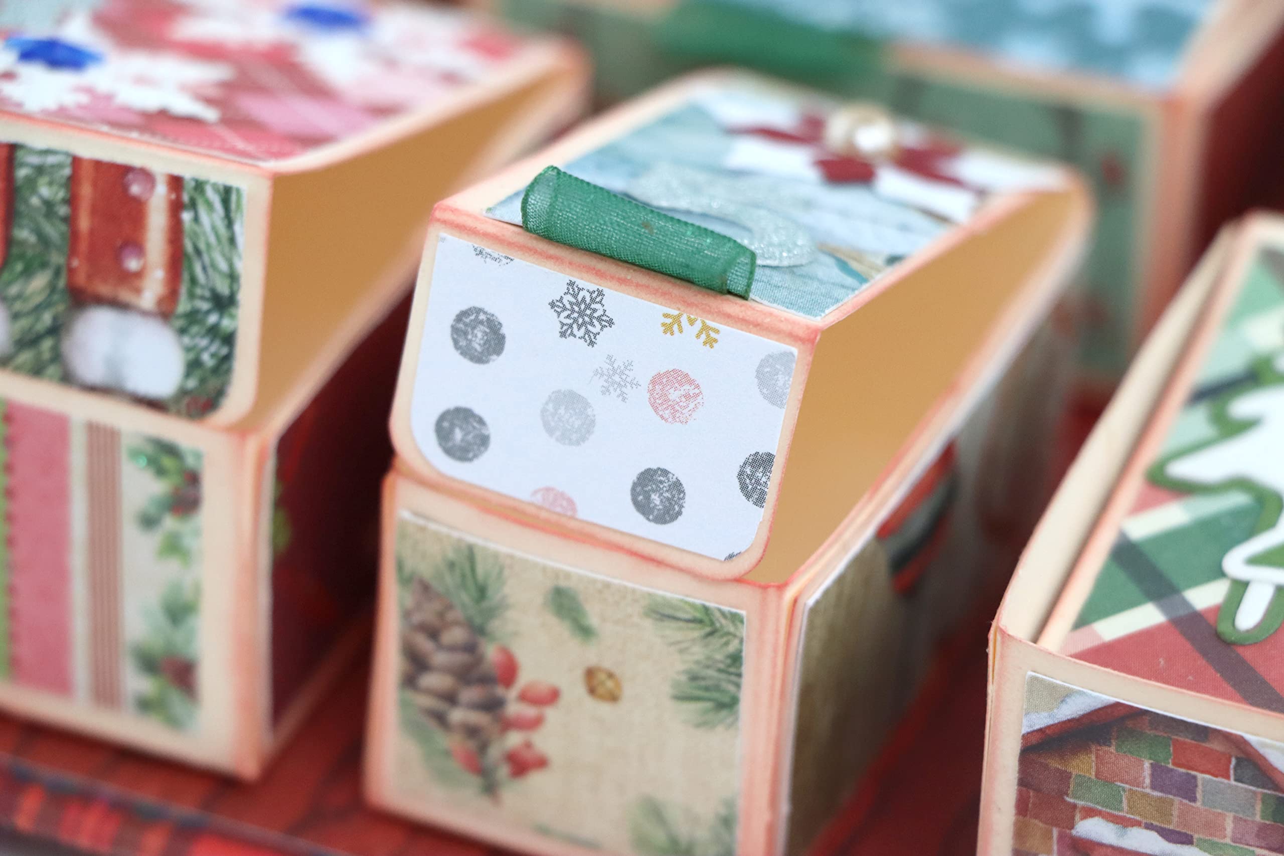 Genérico Kunsthandwerklicher Adventskalender | mit den besten Qualitäten auf Papier und Karton | Lebhafte und Weihnachtsfarben | Weitere Geschenk-Boxen erhältlich