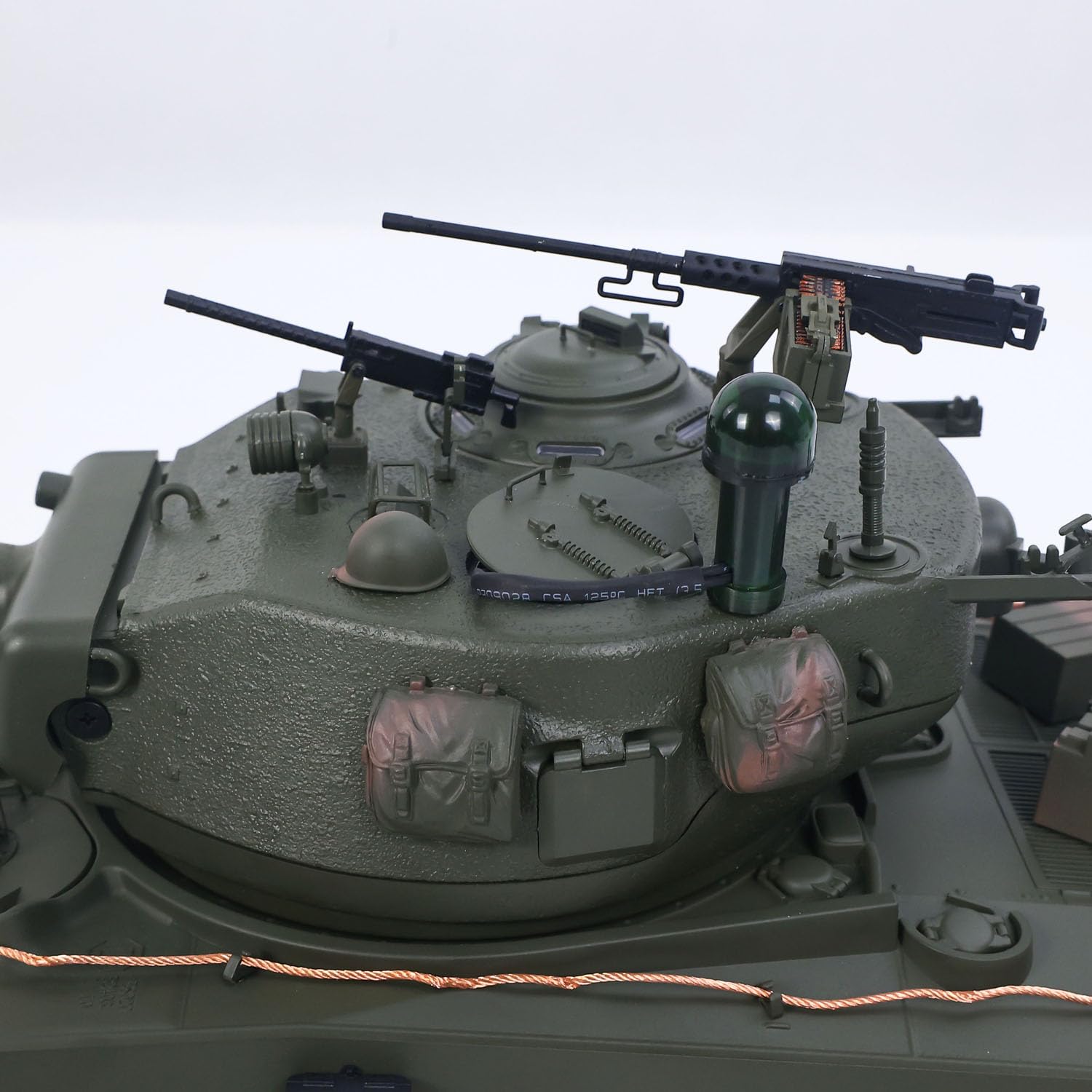 1/16 Ferngesteuerter Panzer Sherman M4A3 E8 Fury Edition | IR, BB, Rohr elevation, Raucheinheit, Metall-Chassis, Laufräder, 360° Drehung
