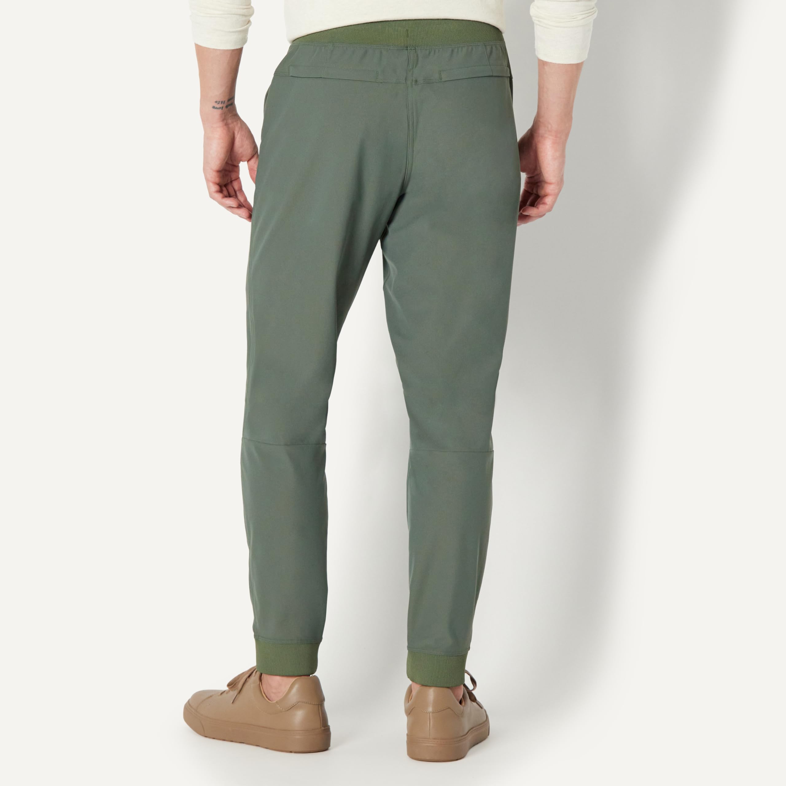 Amazon Essentials Uomo Pantaloni da Jogging Elasticizzati da Viaggio vestibilità Aderente
