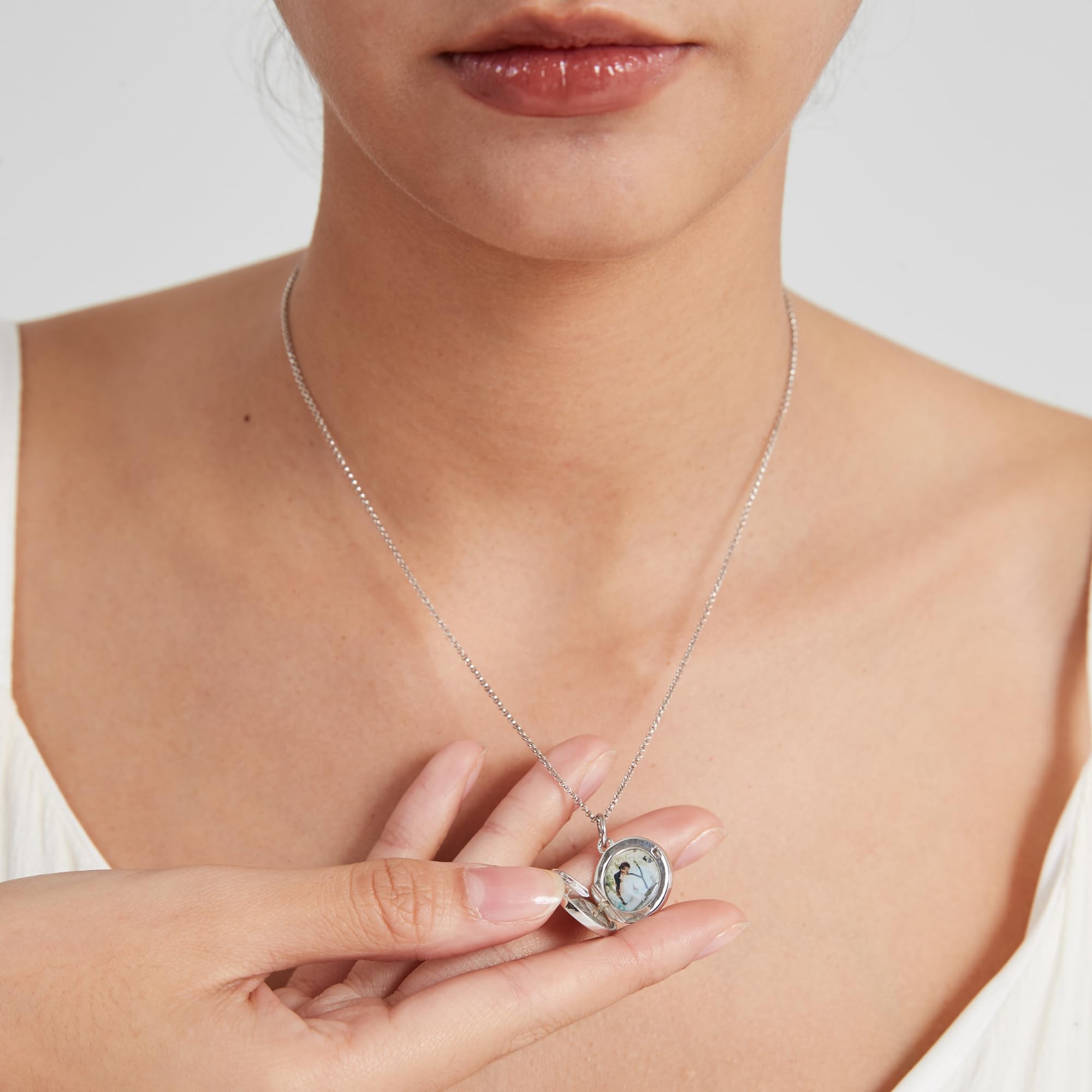 PERIMADE Collana con medaglione fotografico personalizzato che contiene foto, messaggio di testo inciso personalizzato luna stella moneta collana per donne, collana rotonda personalizzata regalo