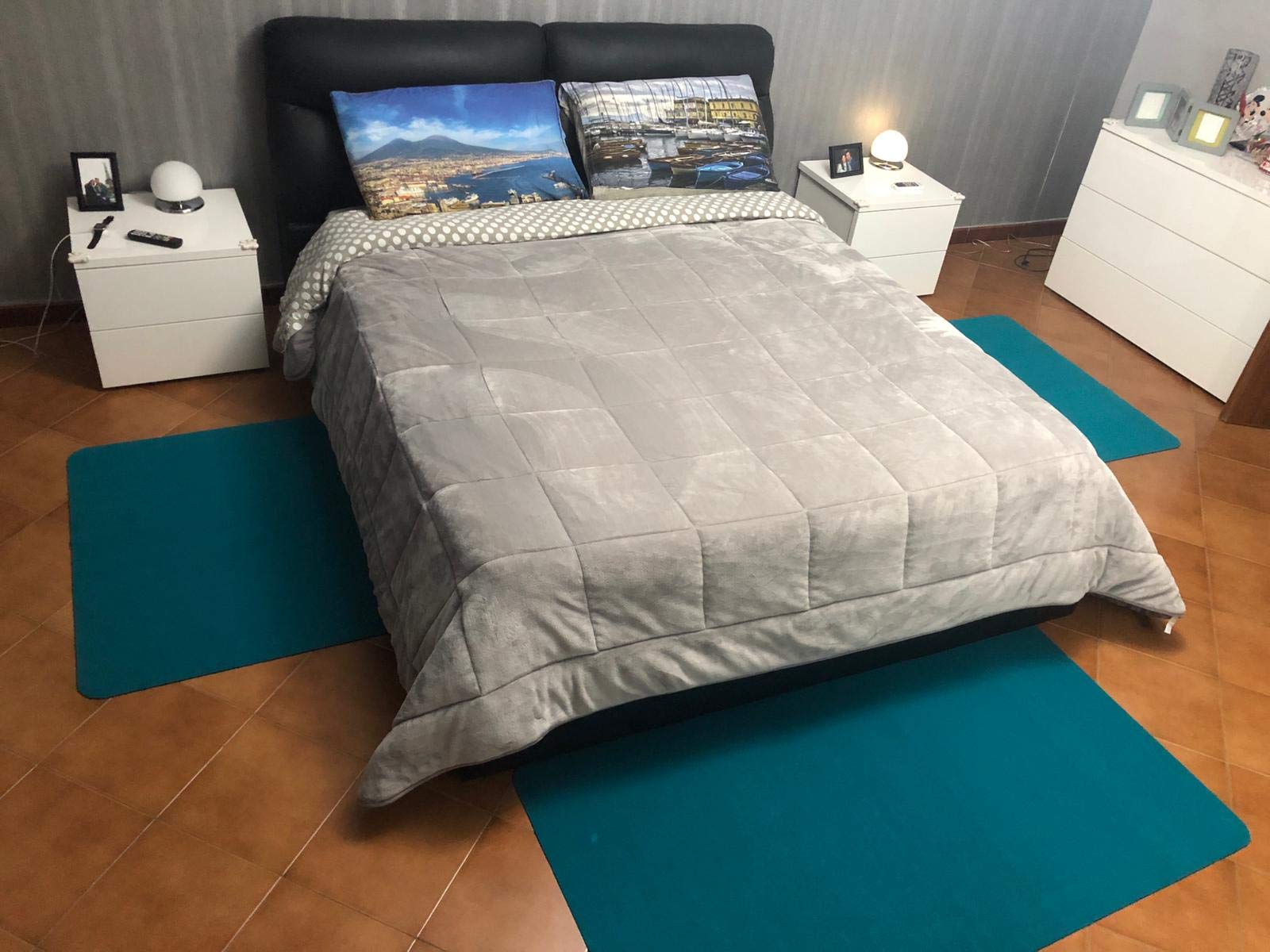 Set Scendiletto Formato da 3 Pezzi - 2 Tappeti da 80x100 cm e 1 Tappeto da 80x150 cm (Grigio)