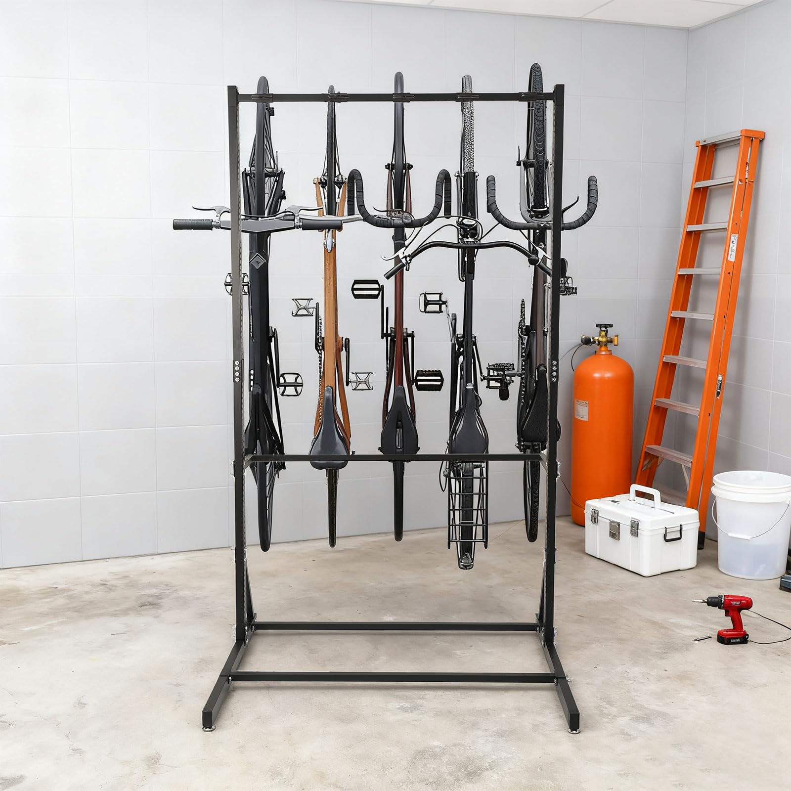 Freistehender Fahrradständer für 5 Fahrräder, 160KG Vertikaler Fahrradständer mit 5 Fahrradhaken & 6 Helmhaken, Metall Fahrradhalter für Garage Keller Fahrradgeschäft