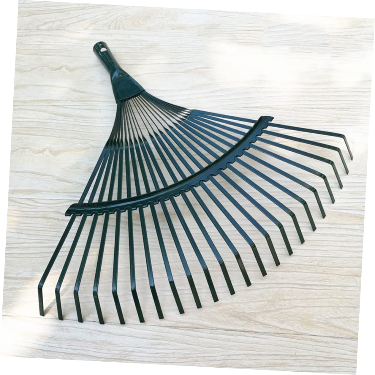 POPETPOP Râteau à Feuilles de Jardin Outil Pratique pour Nettoyage Extérieur et Ferme Manche en Bois 2 Pièces Couleur Aléatoire 22 Dents en Acier à Haute Teneur en Carbone
