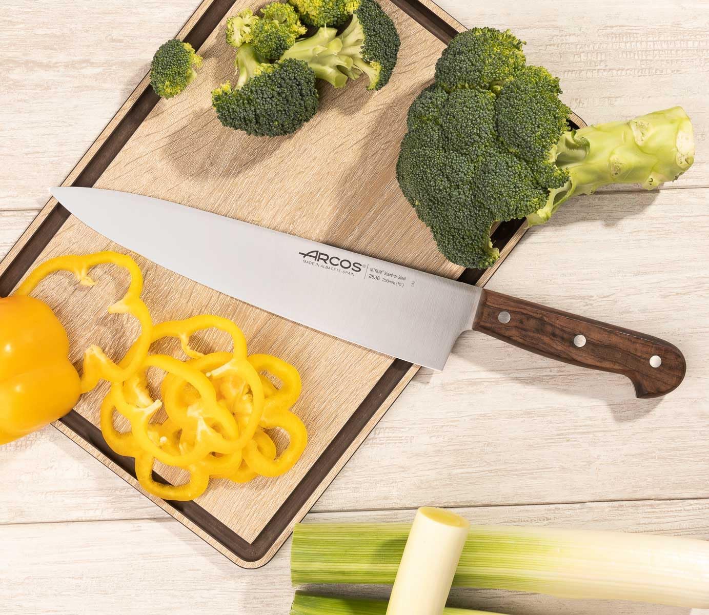 Arcos Series Atlantico - Chef Knife 10" - Nitrum Stainless Steel Blade - Rosewood Brown Handle - High Corrosion Resistance. Multi-purpose utensil. Series Atlantico. Color Brown.