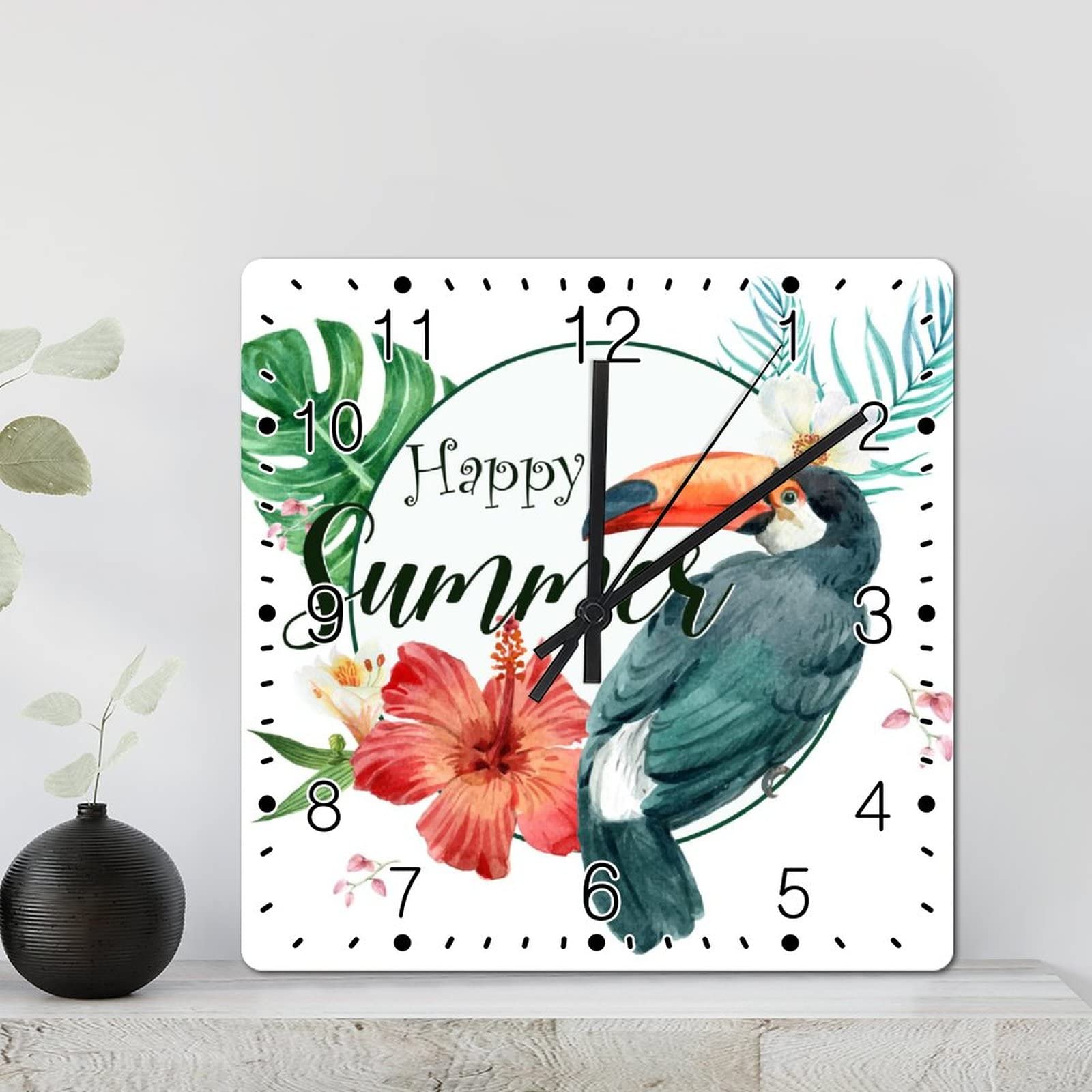 Horloge murale sans tic-tac carrée pour décorer un salon avec style
