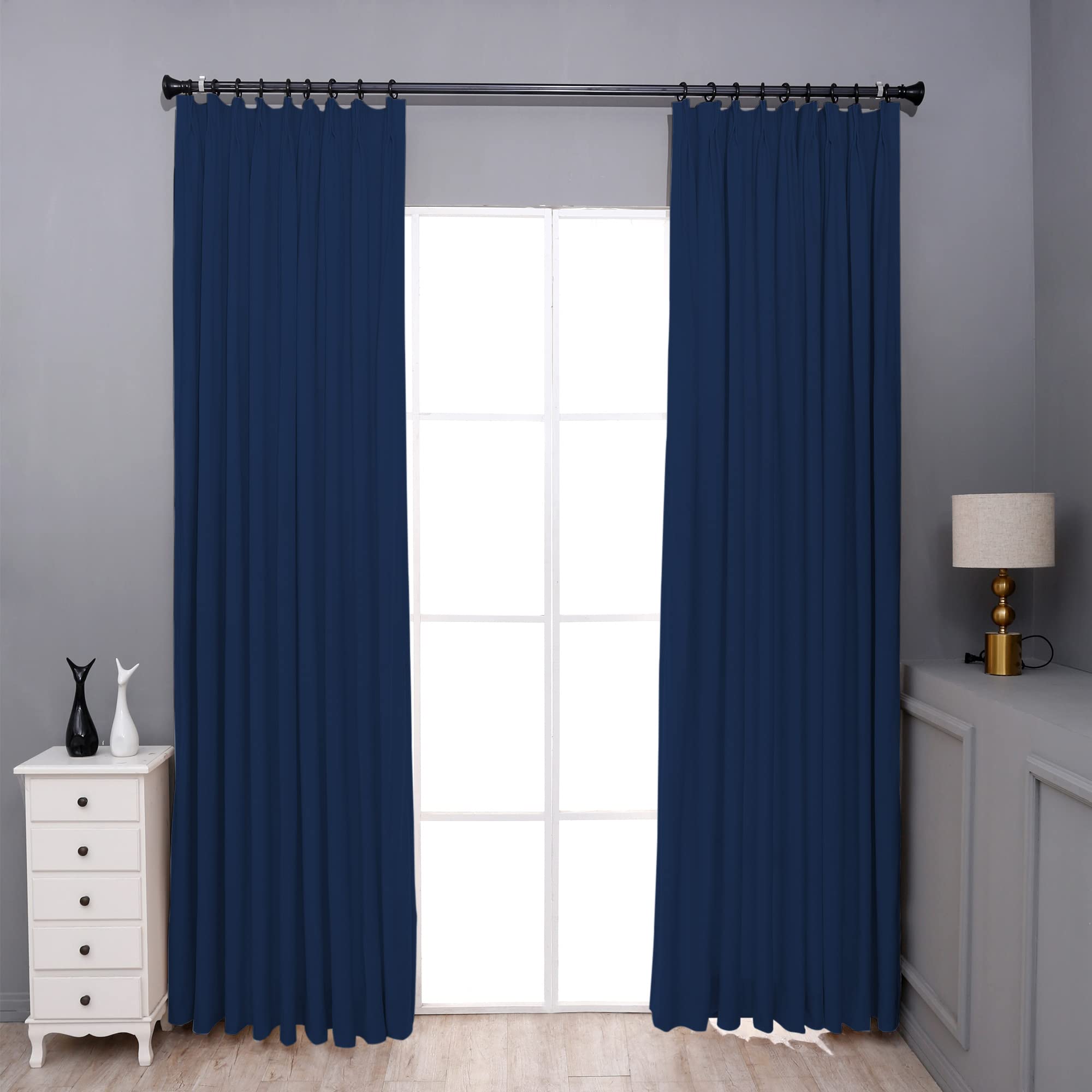 Rideau plissé bleu saphir anti-regards pour porte de terrasse et grand salon