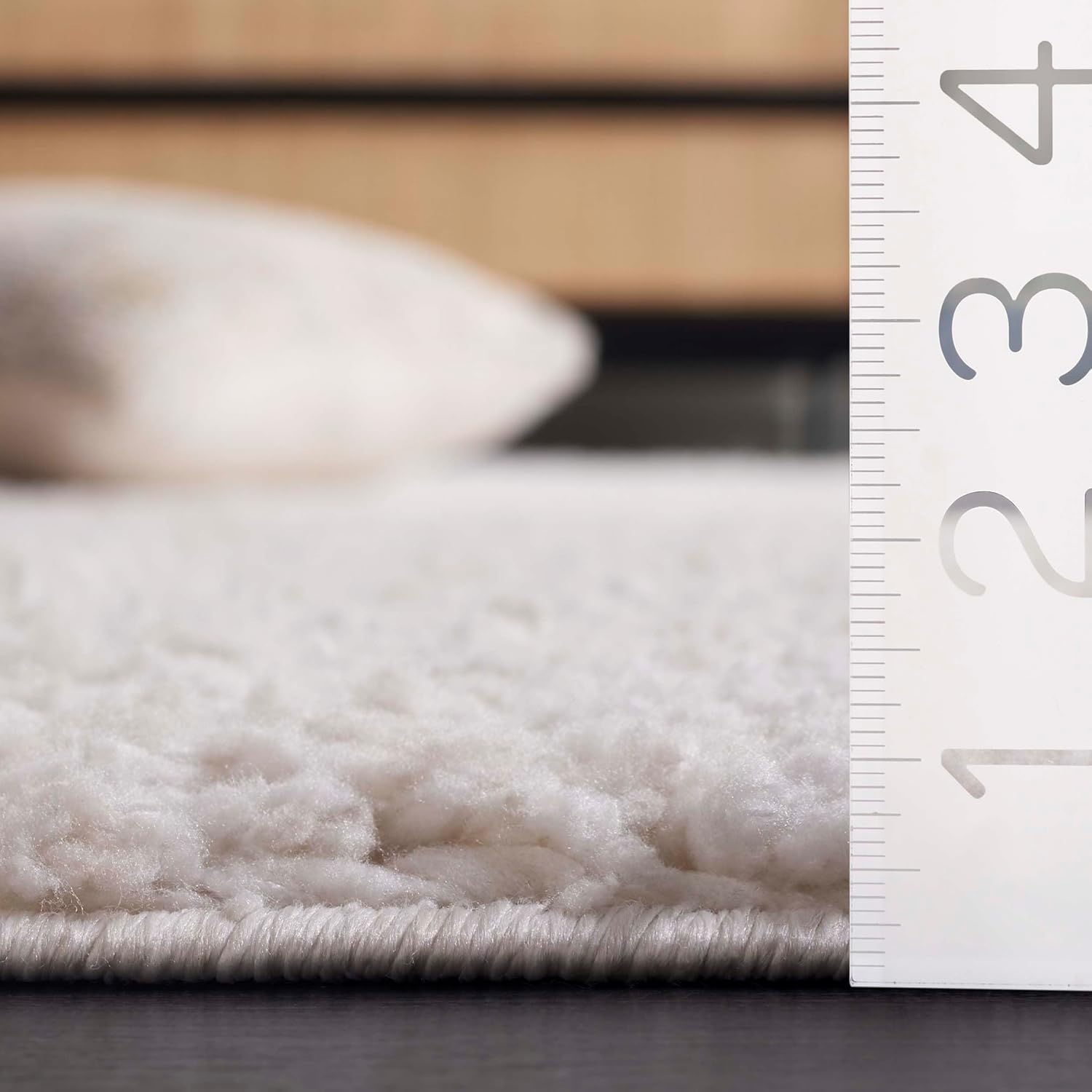 SAFAVIEH Rumi Shag Collection Area Rug - 5' x 7'6", Ivory & Light Beige, 1.7-inch Thick, Ideal for The Living Room, Bedroom, Dining Room (RMS124A-5)
