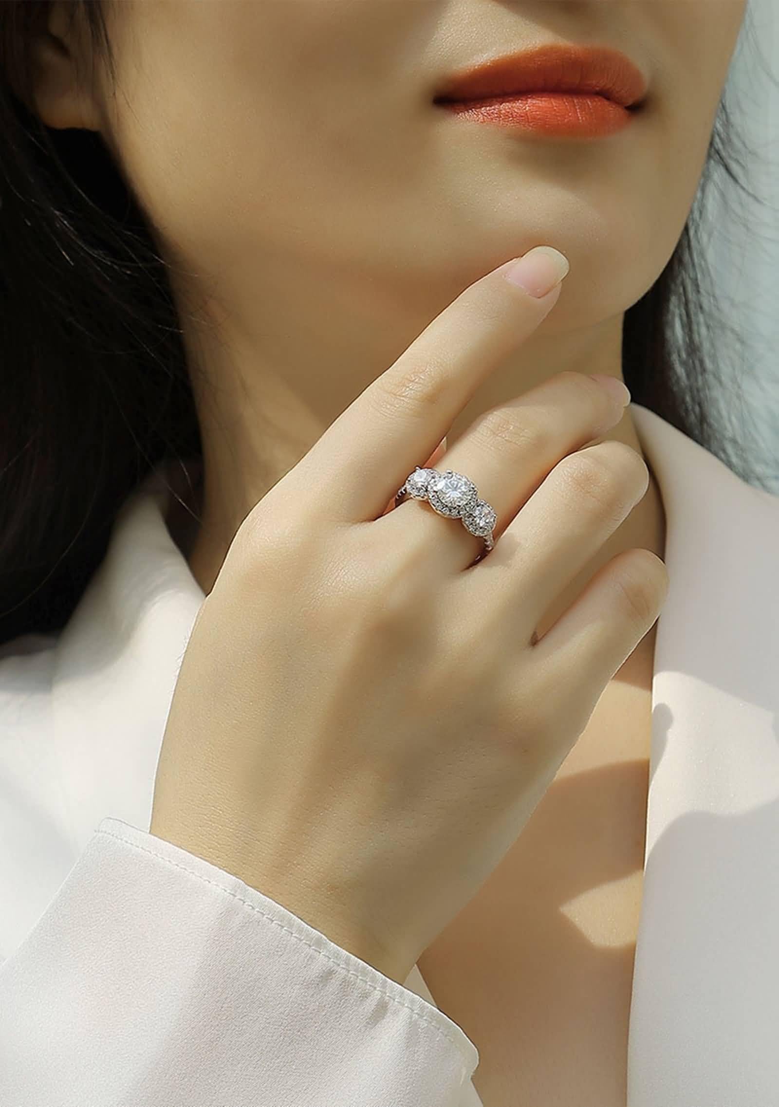 Anello di fidanzamento da donna, anello di fidanzamento con moissanite circolare da 1 ct, in argento 9 carati, misura 17 (18,1)