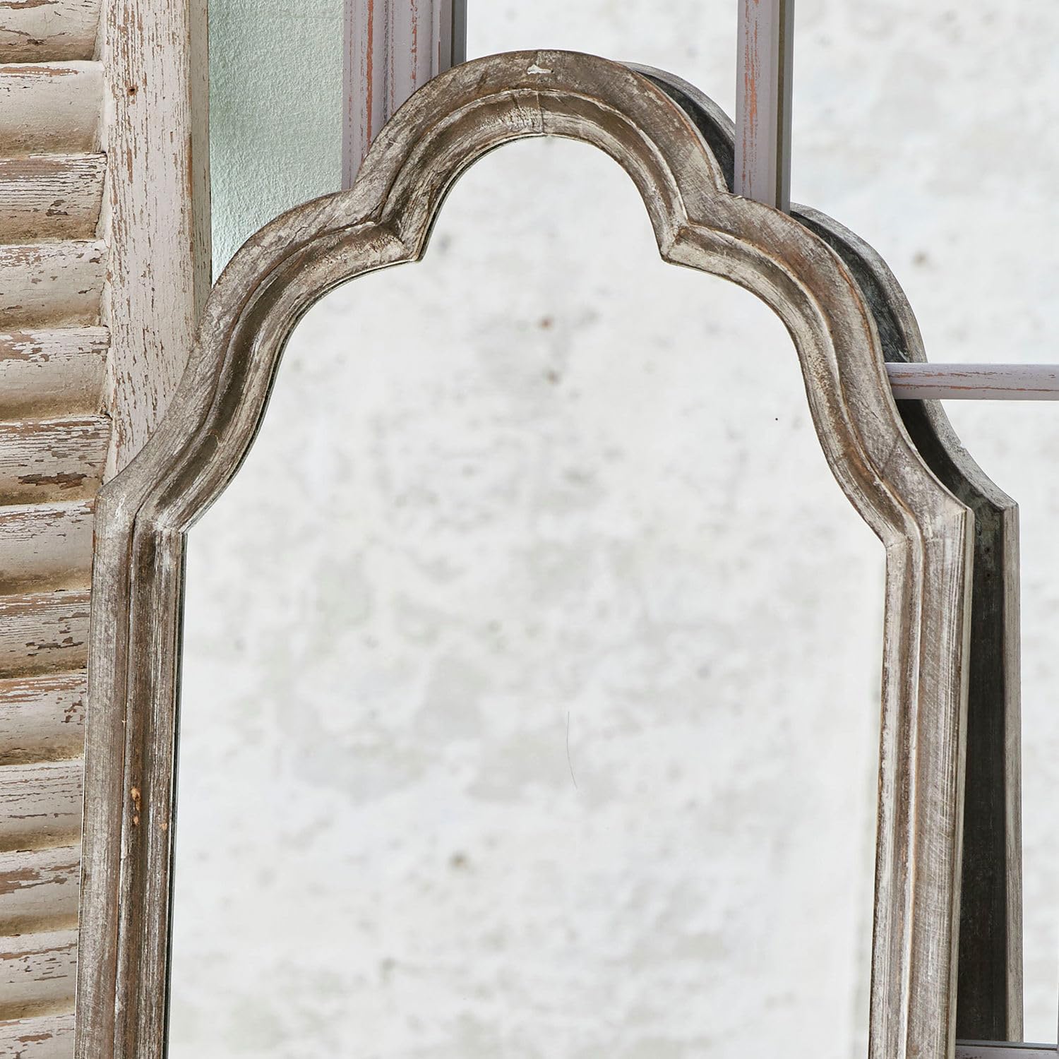 Loberon Libasse Specchio - Legno di abete massiccio - Finitura “whitewash” per un autentico look anticato, grigio antico