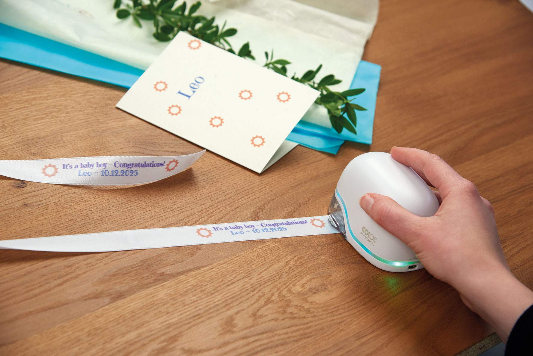 COLOP e-Mark weiß. Mobiler Hand-Drucker und Beschriftungsgerät für Profis. Mehrfarbige Abdrucke, mit kostenloser App. Datums-, Uhrzeit- und Nummerierungsgenerator.