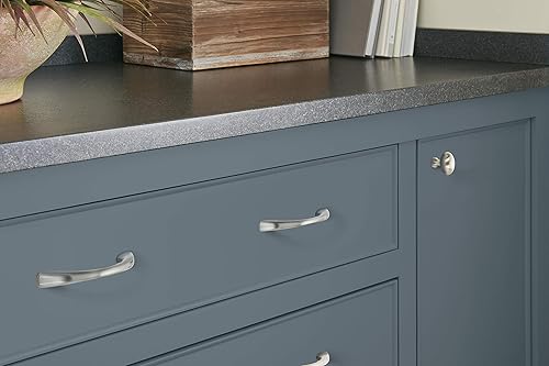 Miniatura 8 de Amerock  Mango de gabinete  Cromo pulido  3-34 pulgadas (3.780 in) de centro a centro  Vaile  paquete de 1 unidad  Jaladera de cajón  Asa de cajón