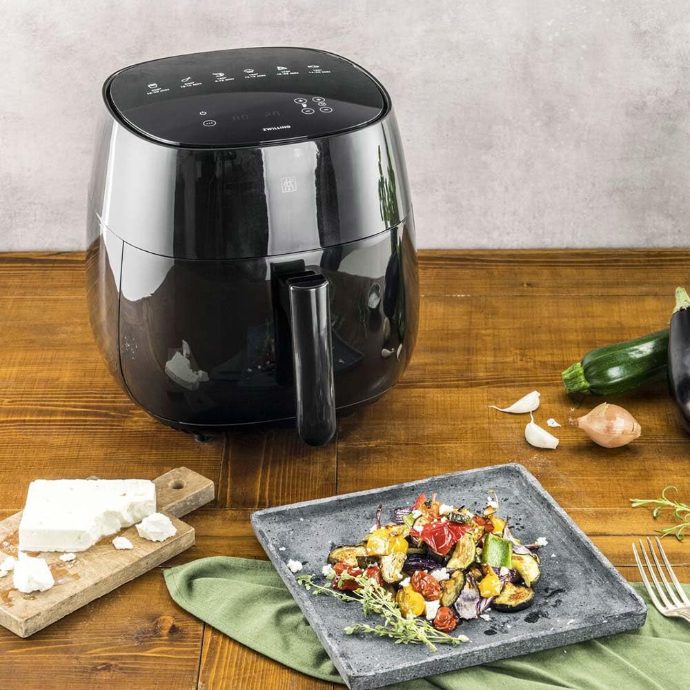 ZWILLING Air Fryer - Freidora de aire caliente, 4 L, 6 programas, 1400 W, freír, cocinar y hornear sin grasa, incluye libro de recetas, color negro