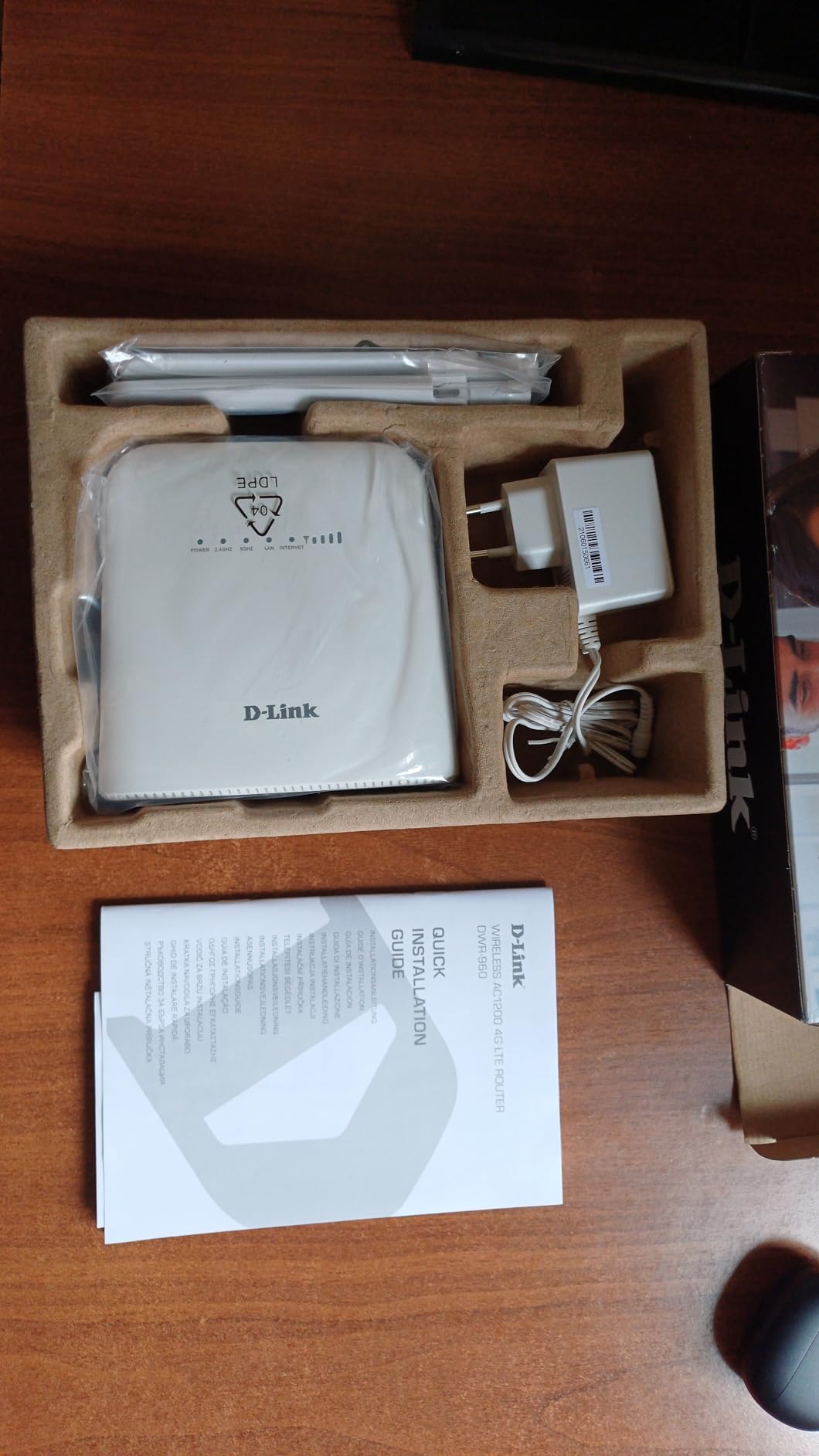 D960 Router D-Link DWR-960 Router LTE Cat 7 Wi-Fi AC1200, Router Mobile 4G/3G ...