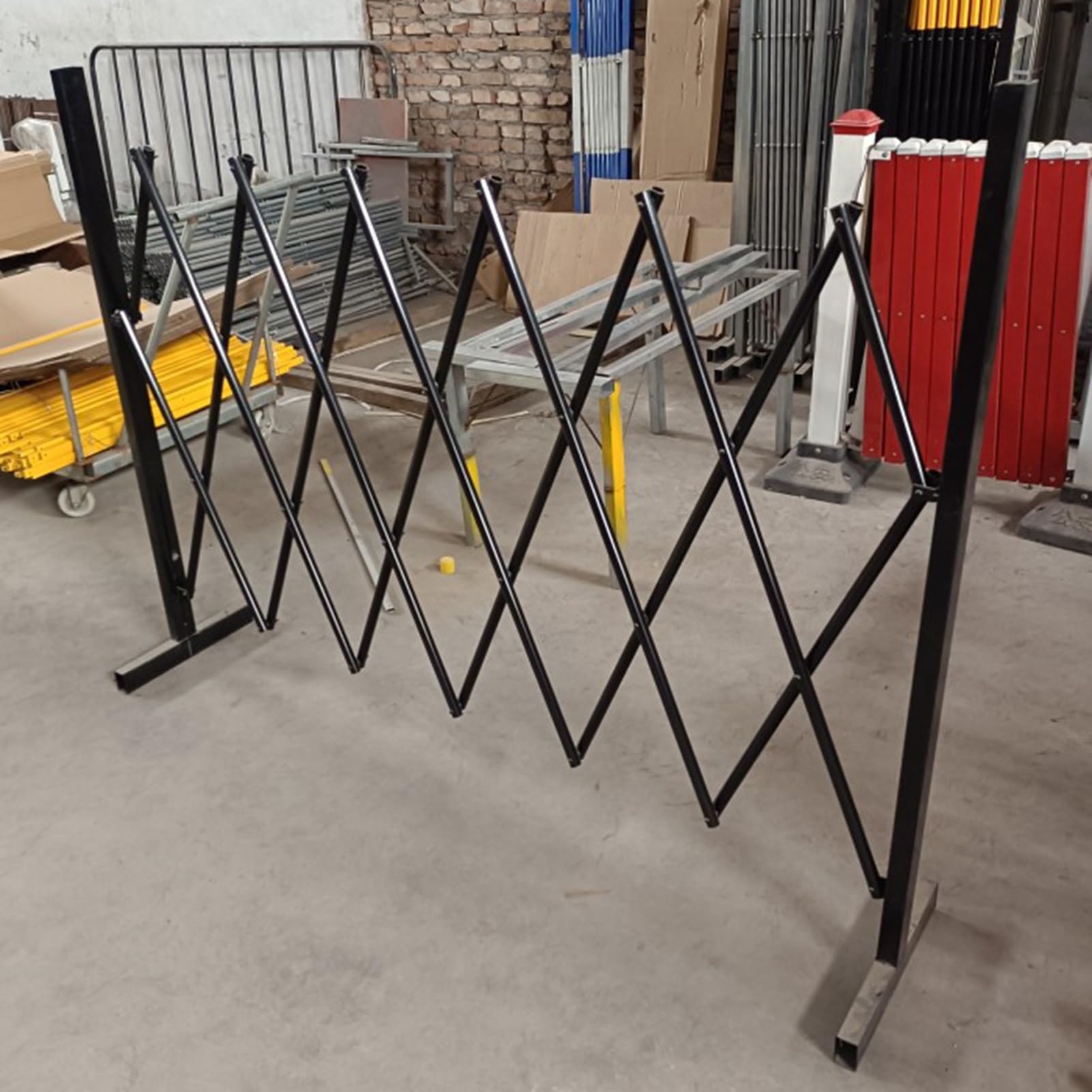 Mobilna, rozszerzalna bariera akordeonowa, metalowe ogrodzenie kontroli ruchu na wydarzenia, zarządzanie tłumem, łatwe do przenoszenia, białe, 119 x 118 cm - i przenośne rozwiązanie zabezpieczające