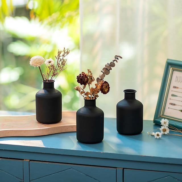 Sziqiqi Small Black Bud Vases - Mini Metal Vase Set of 3 Decorative Cylinde Vases for Artificial Dried Flowers Modern Matte Vase for Living Room Dining Table Bedroom