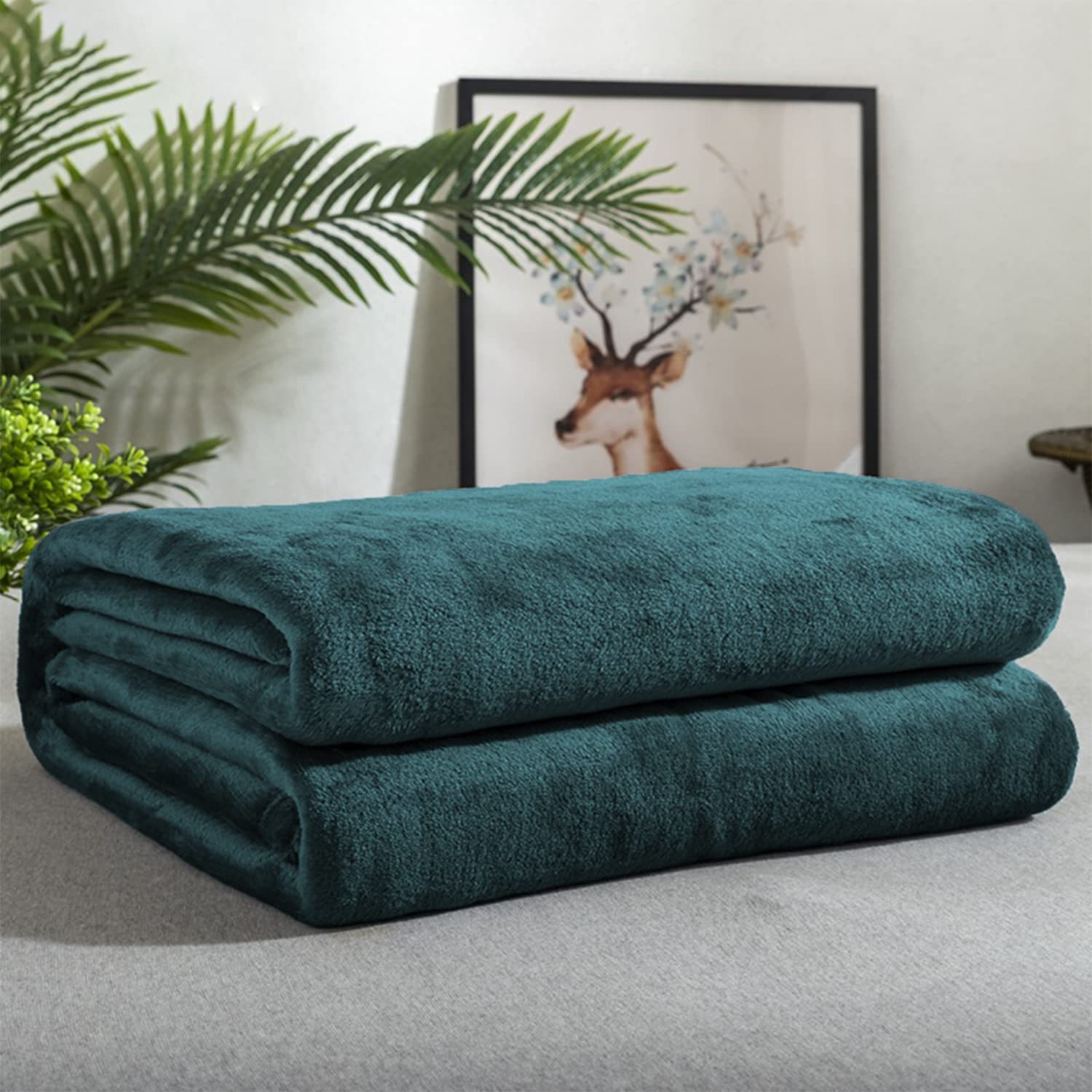 GREATOYAR Flannel Blanket for Sofa, Flannel Blanket for Bed, Pet Blankets, Lightweight, Extra Warm, Bedspread, Warm, Breathable for Winter, Dark Green, 130 x 160 cm