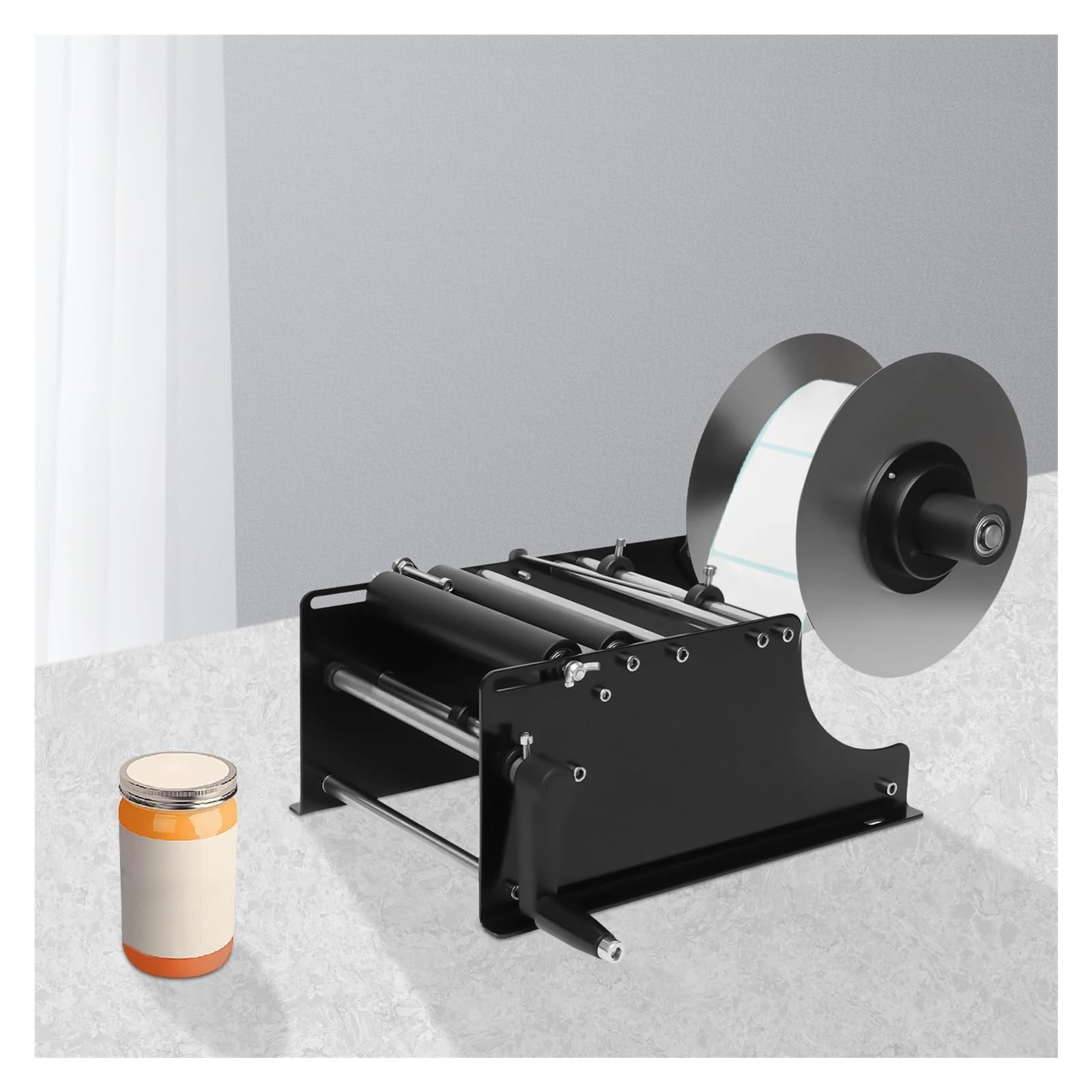 Etiquetadora Manual de Botellas MT-30, etiquetadora autoadhesiva for Cajas Redondas de latas y Botellas. Compatibilidad versátil