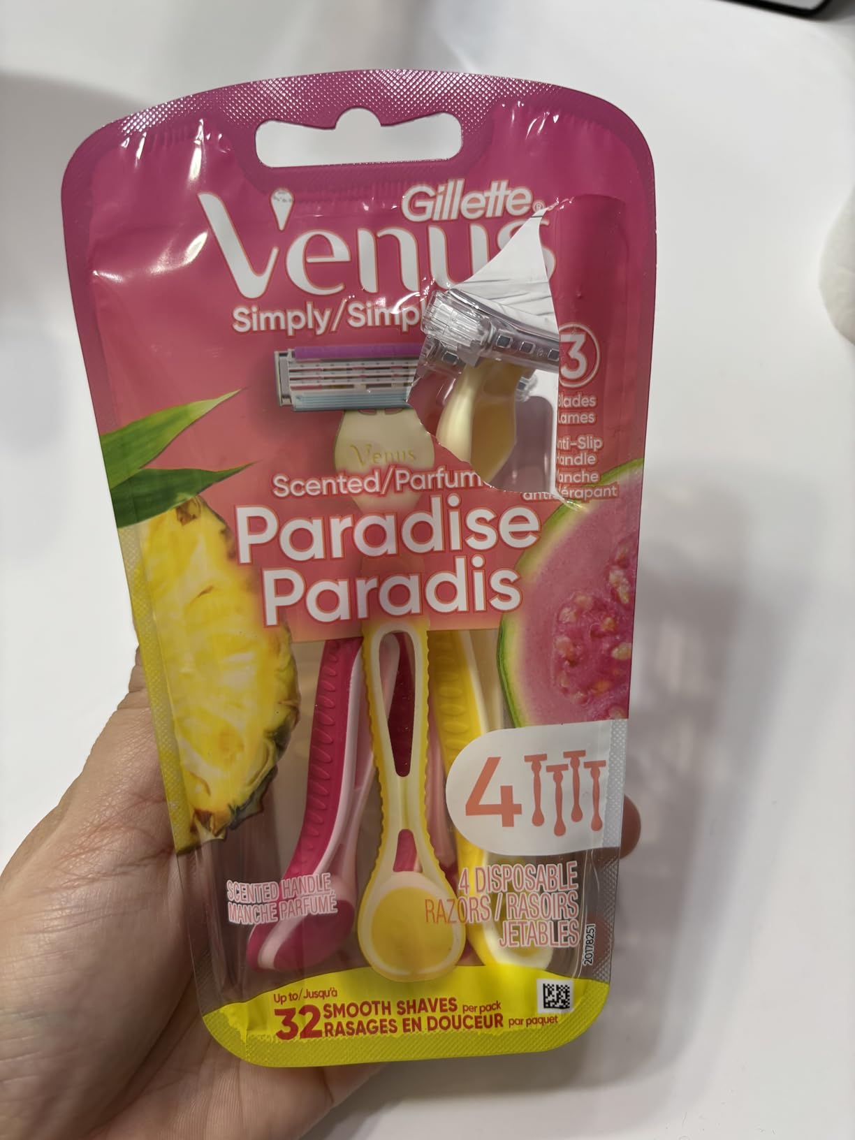 Gillette Venus Simply 3 Dragonfruit Women's Disposable Razor, 4 Count