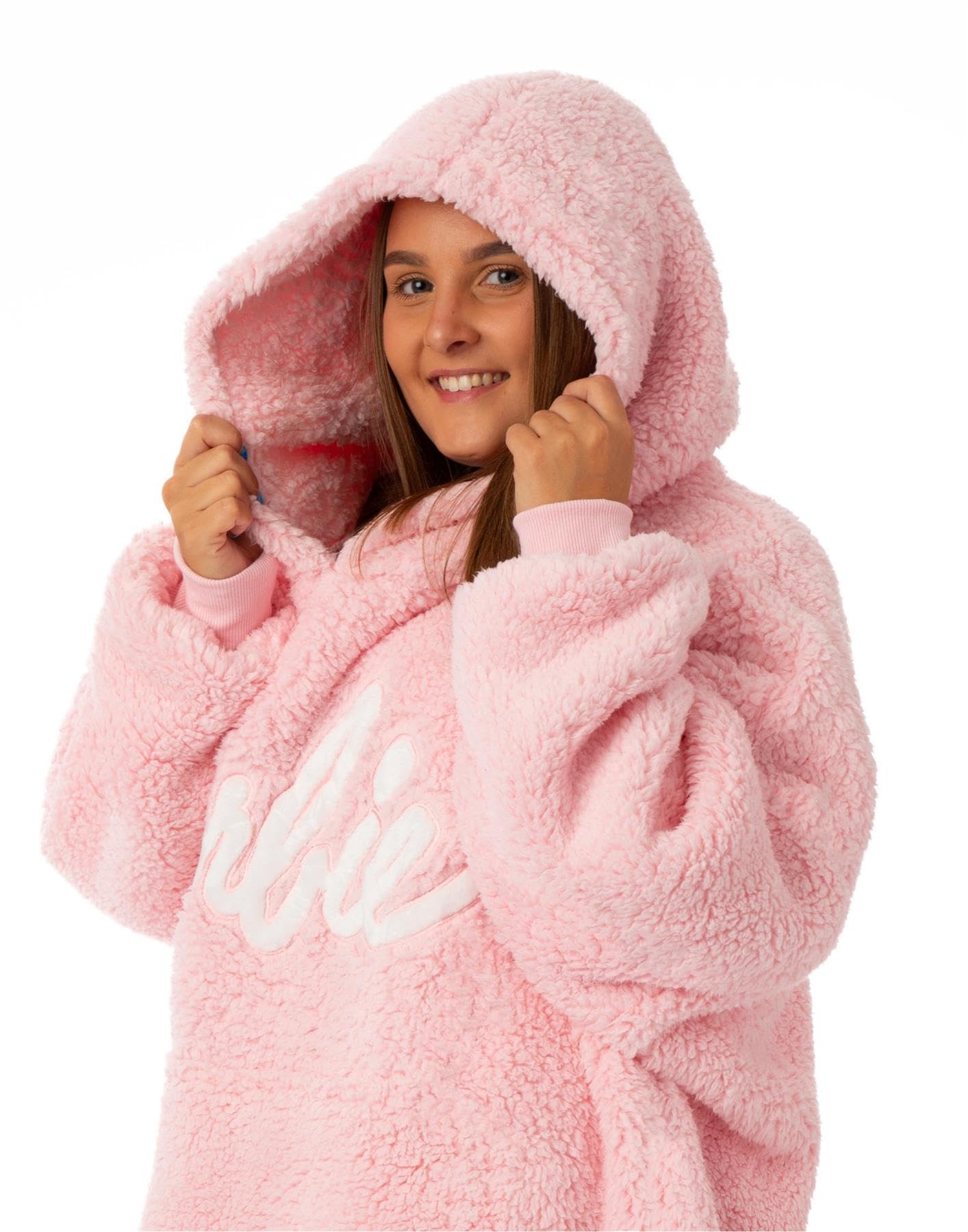 Barbie Femme Rose Couverture Sherpa Sweat à capuche | Adoptez un confort luxueux avec cette VUddie | Taille unique | Offrez-vous des aventures confortables