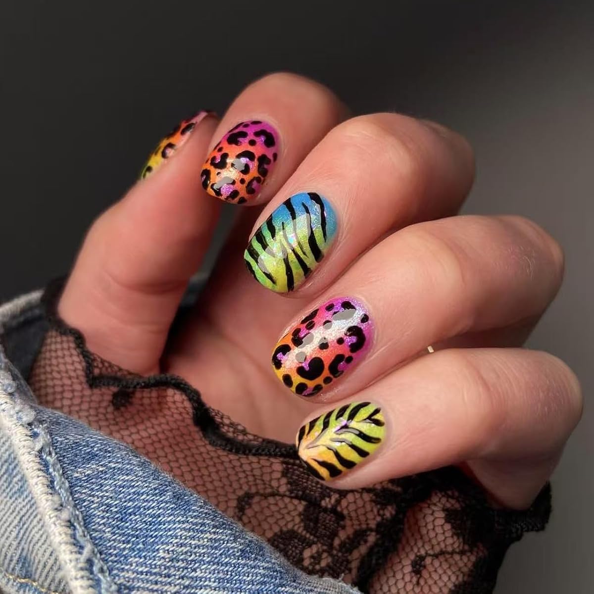 Colorful Leopard Print Press on Nails Short Square Fake Nail with Designs Cheetah Print False Nails Colorful Gradient Summer Acrylic Artificial Stick on Nail for Women DIY Manicure Decoration 24 Pcs