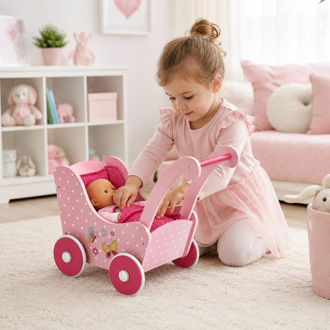 Bayer Chic 2000 Holz-Puppenwagen | Papilio pink | Für Puppen bis 54 cm | Stabiler Puppenwagen aus Holz. Idealer Begleiter für Kleinkinder. Feste Schiebehöhe: 43 cm. Für Puppen bis 54 cm.