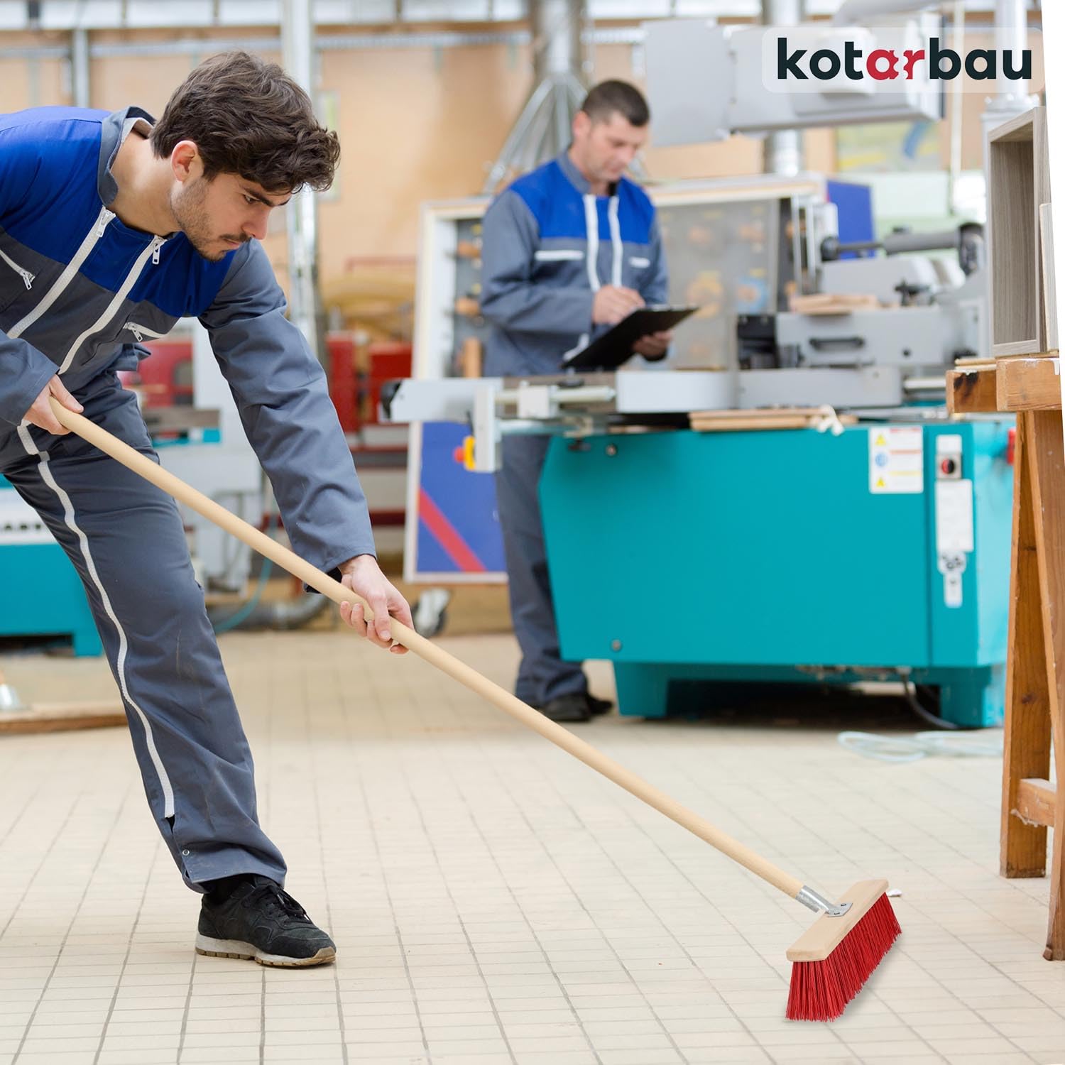 KOTARBAU® Balai Brosse 43 cm Balai Exterieur Terrasse Brosse de Voirie avec Manche Bois PVC Poils Durs